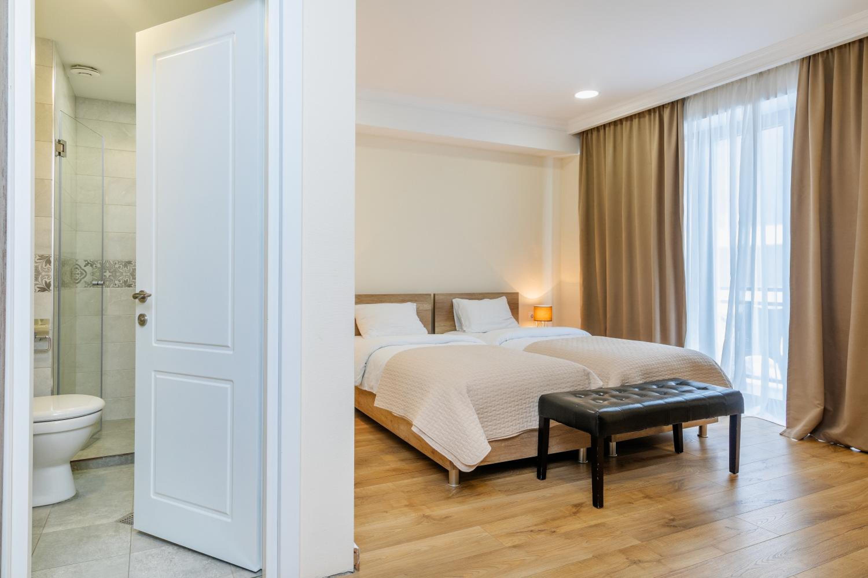 Large Twin Room photo 2