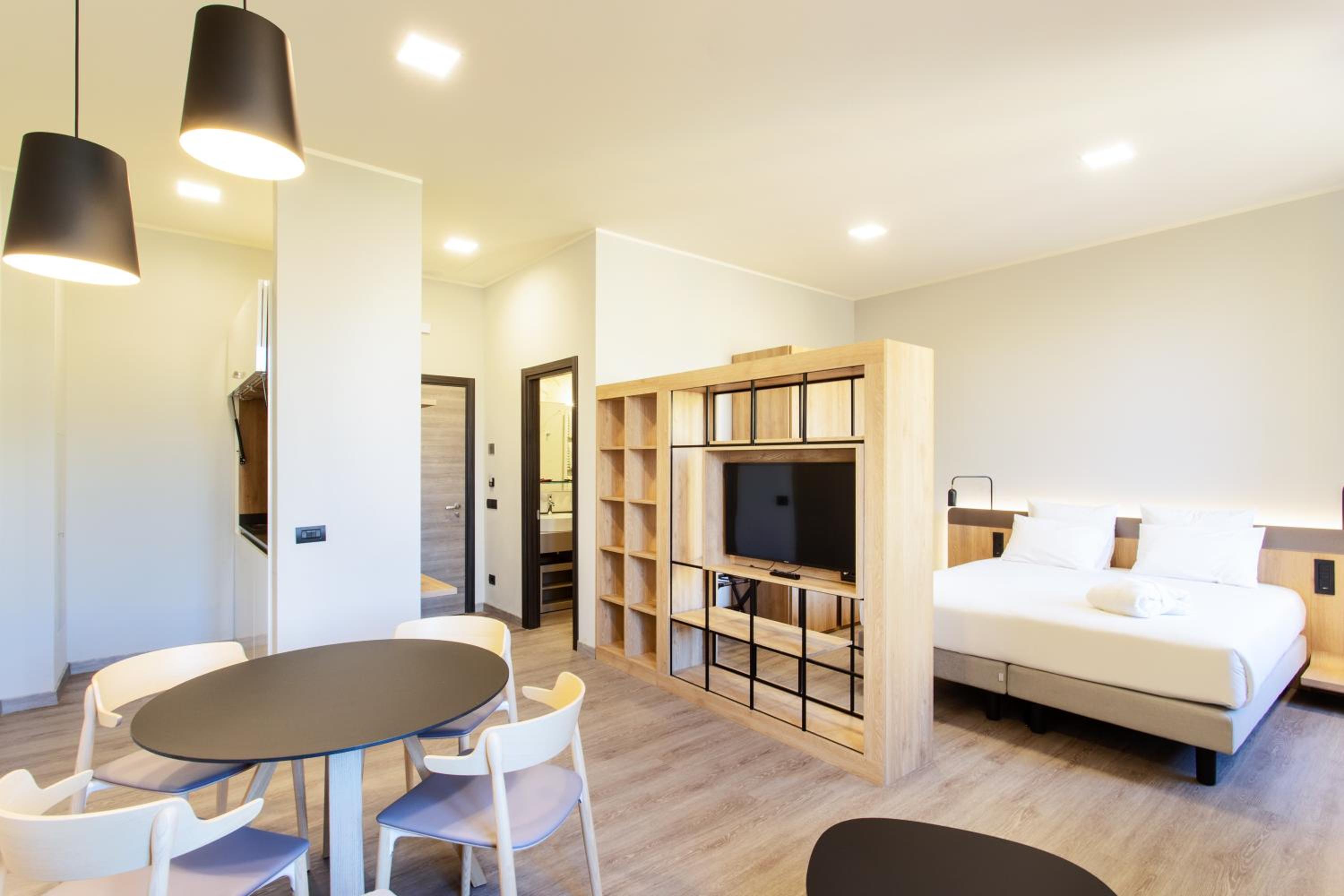Executive Apartment - Photo 3