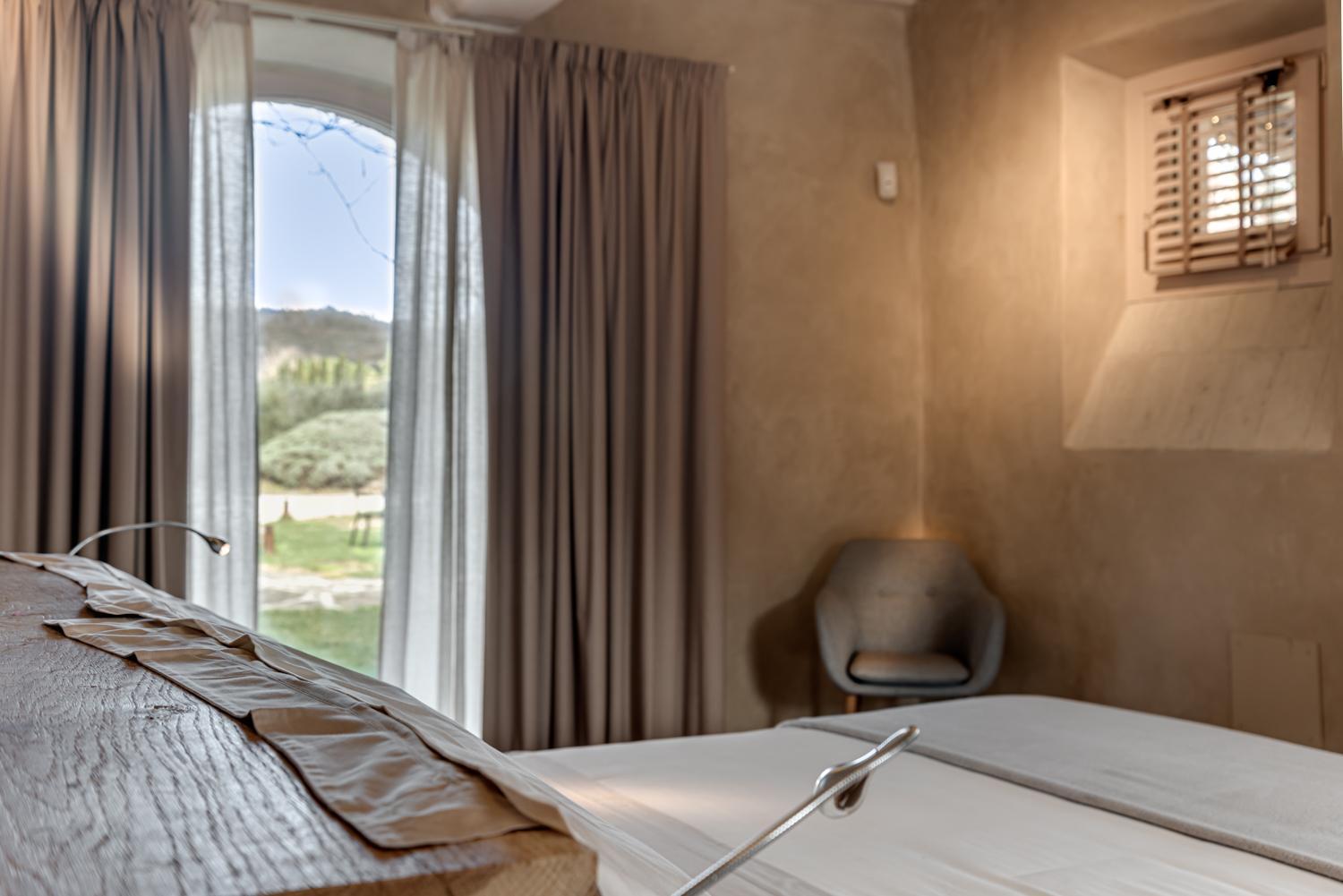 Deluxe King Room - Photo 6