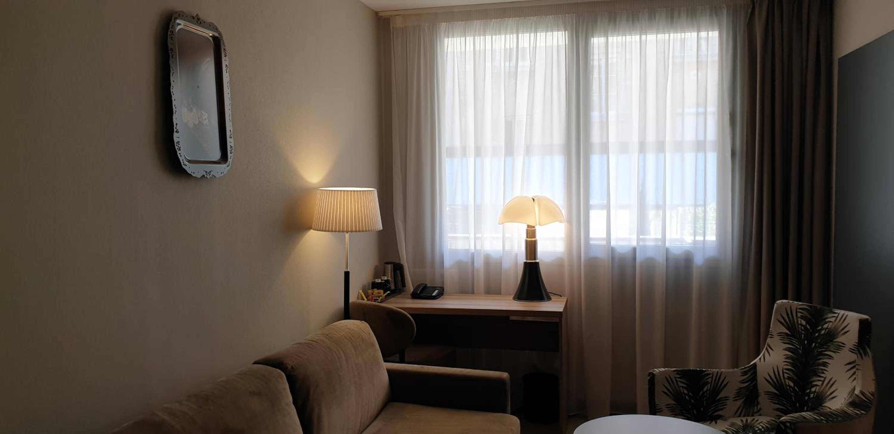 Junior King Suite with Sofa Bed - Photo 3