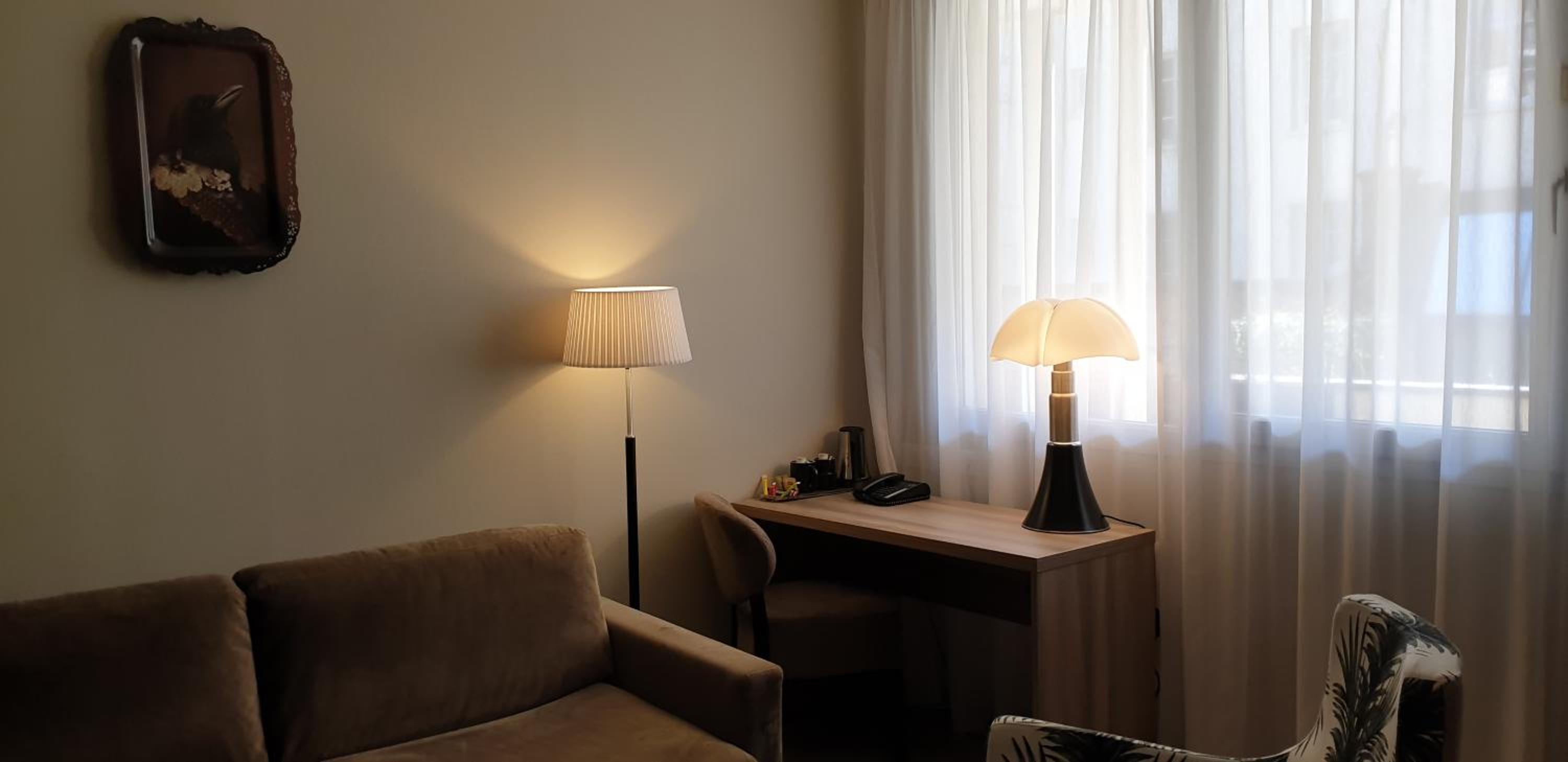 Junior King Suite with Sofa Bed - Photo 2