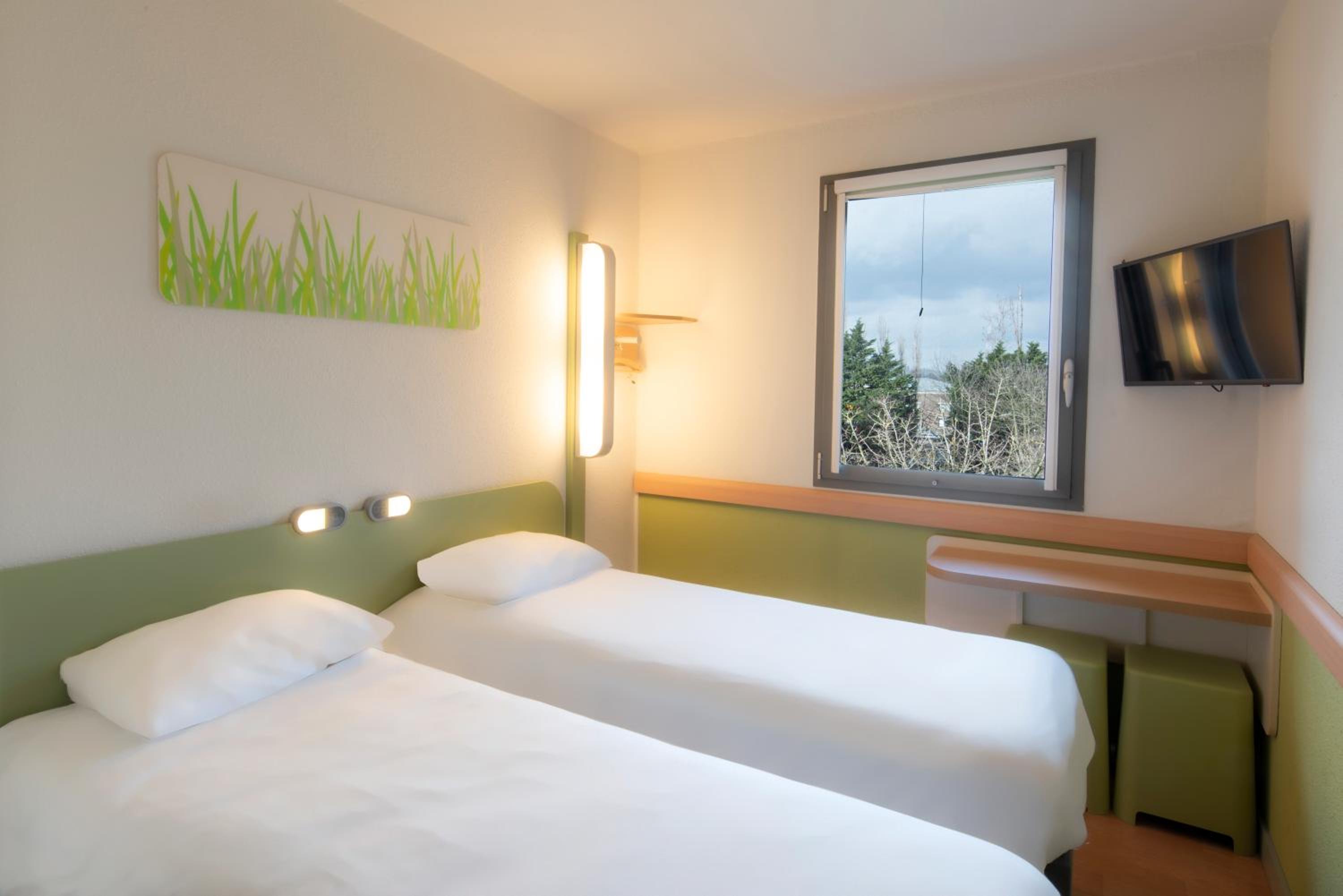 Twin Room - Photo 1