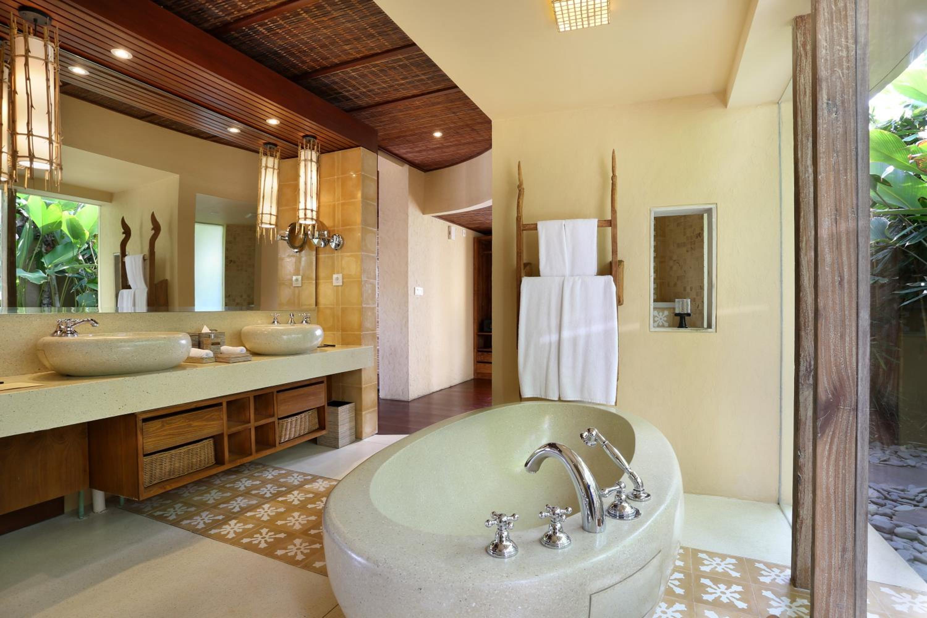One-Bedroom Pool Villa with Garden View and Free Shuttle to Canggu - Photo 11