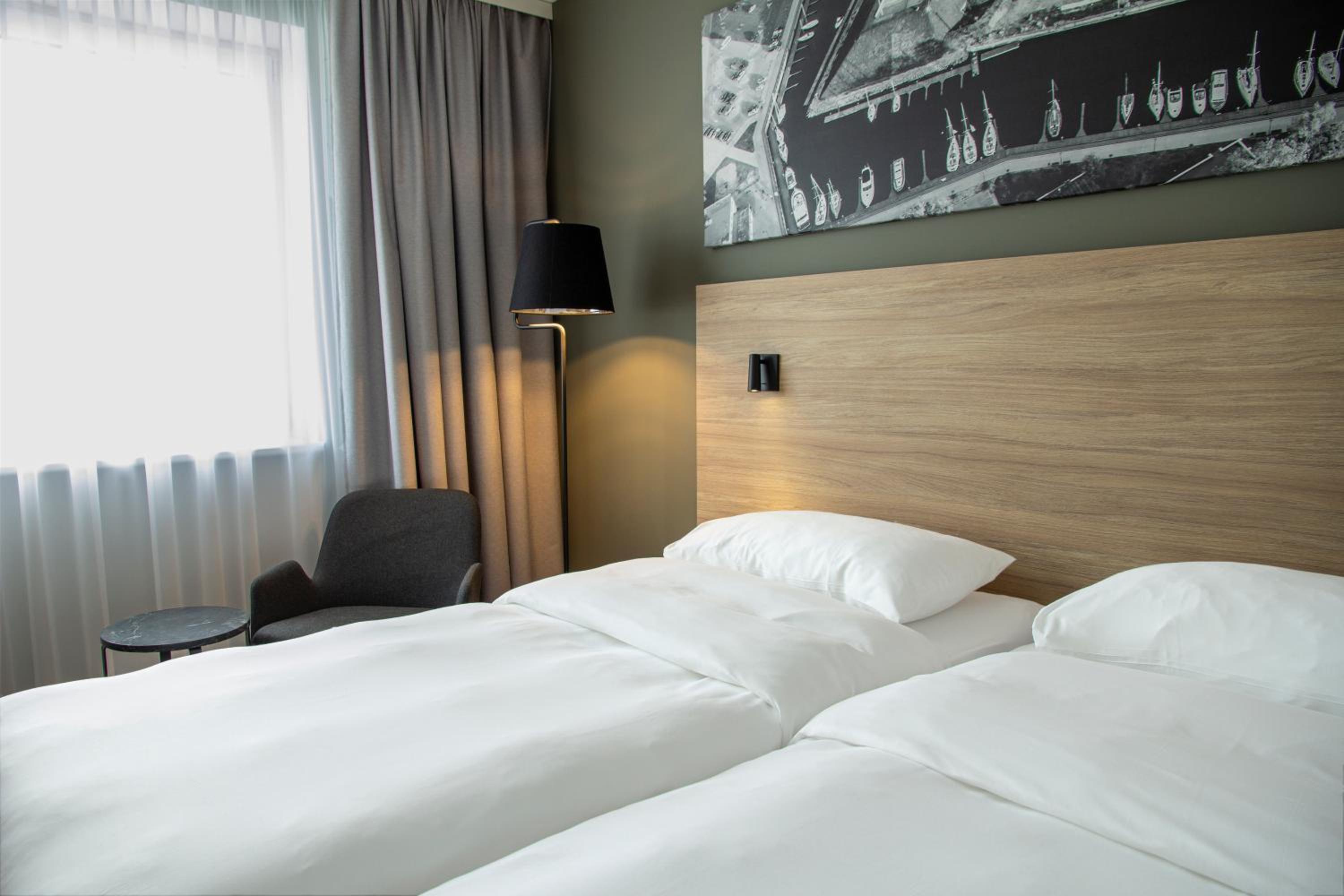 Standard Twin Room with Street View - Non-Smoking