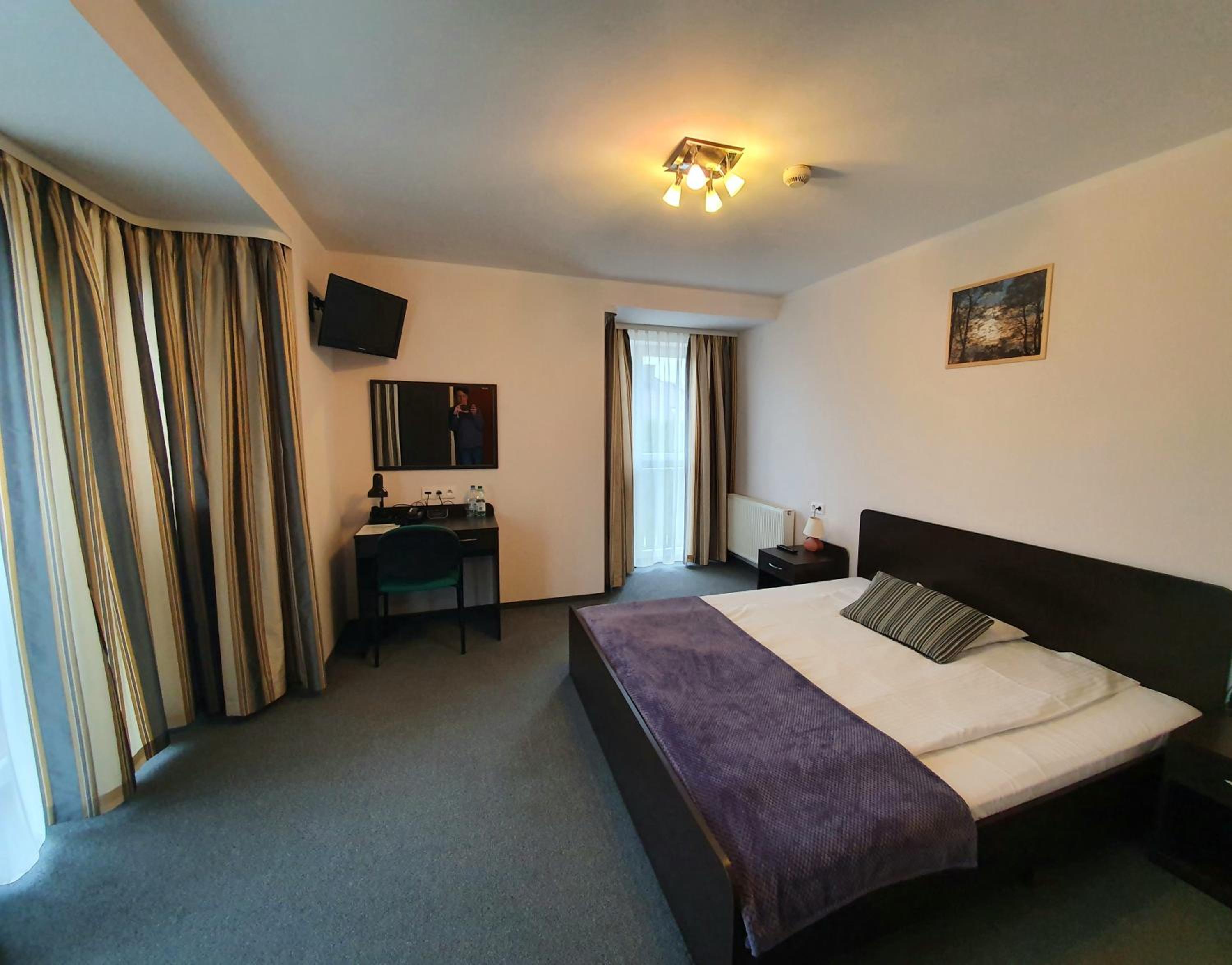 Double Room - Photo 8