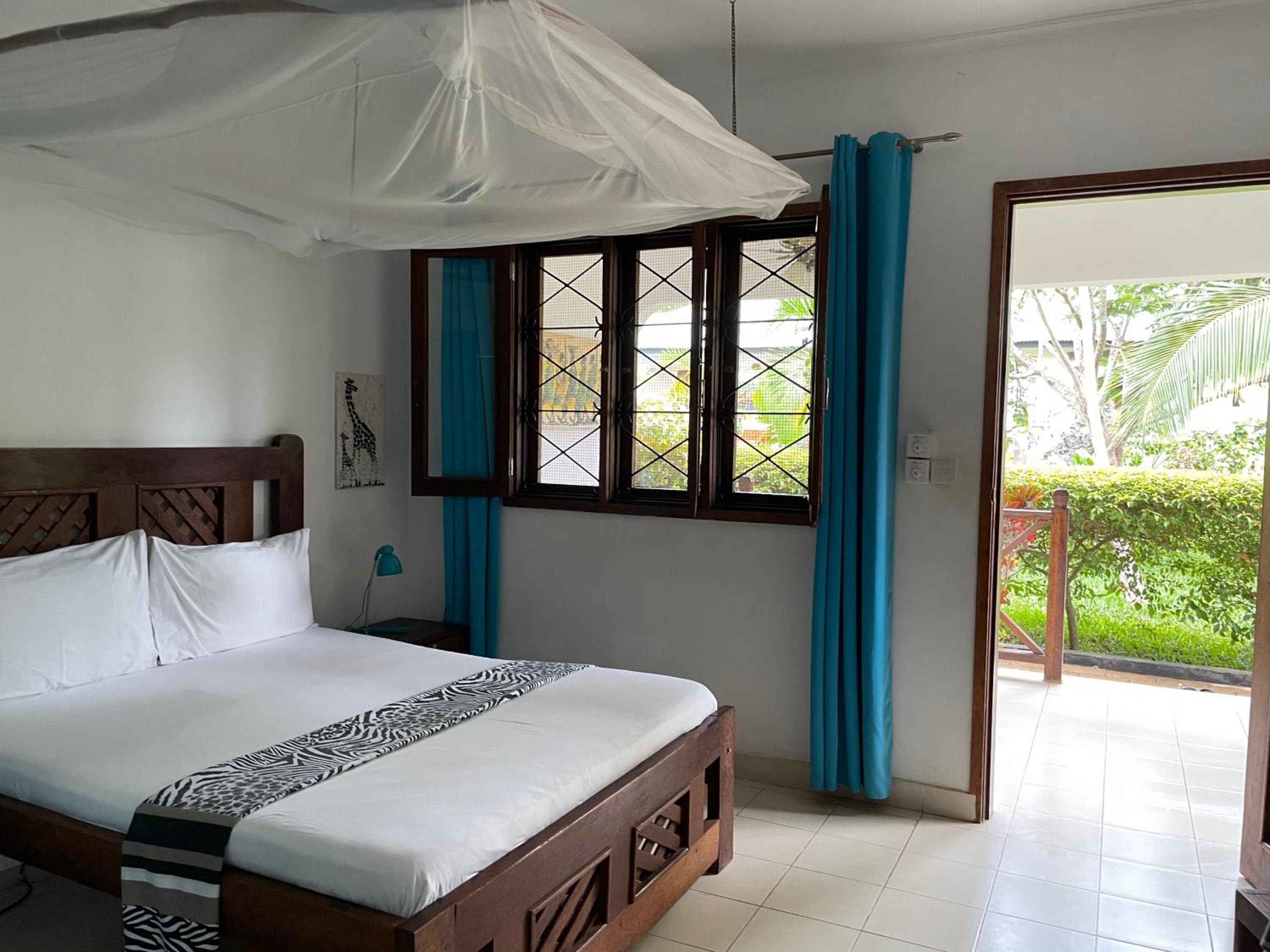 Deluxe Bungalow with Garden View photo 3