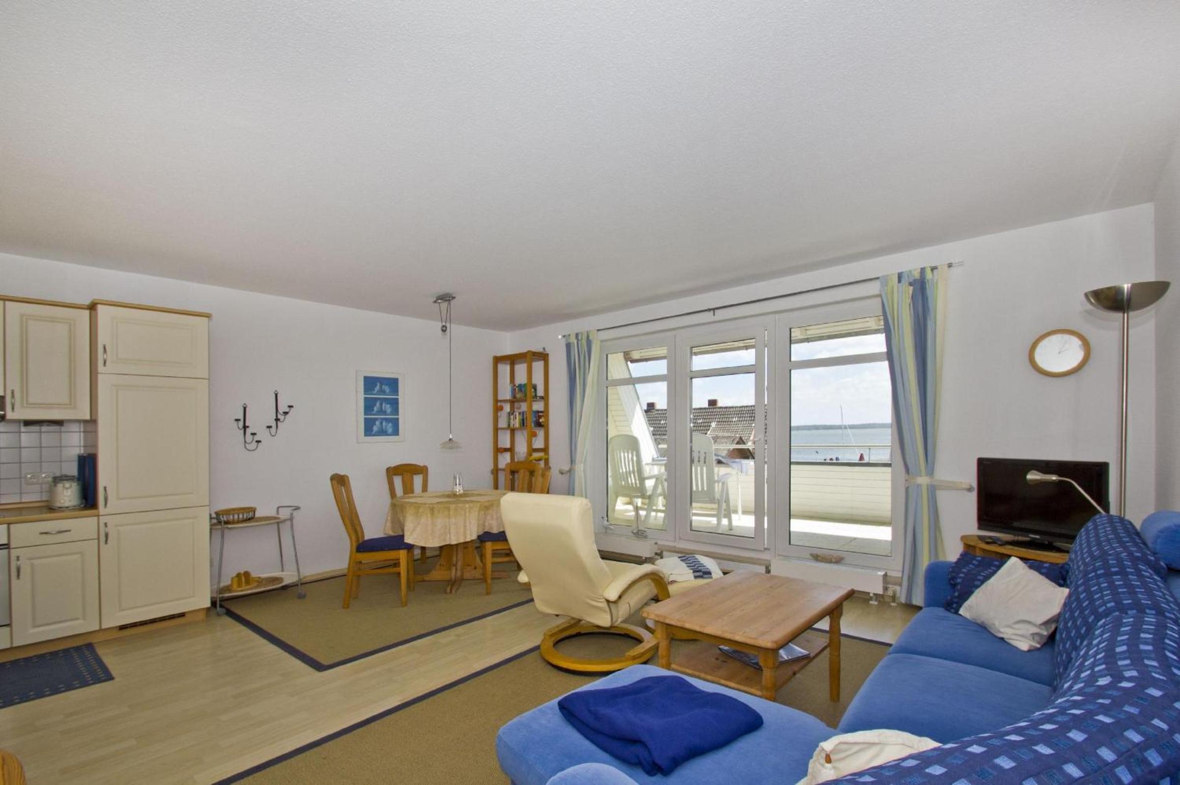 Apartment with Balcony photo 1