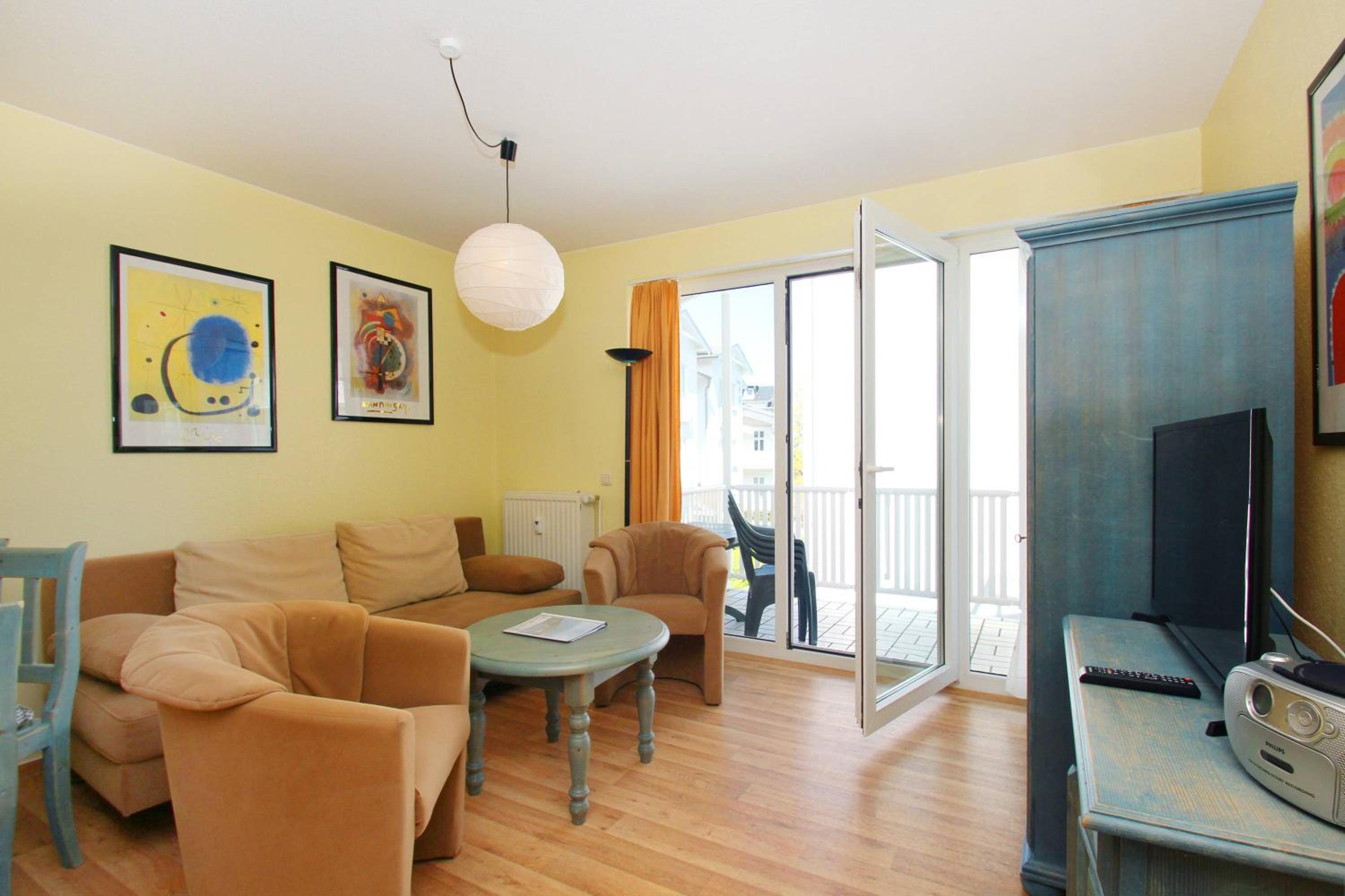 Apartment with Balcony photo 1
