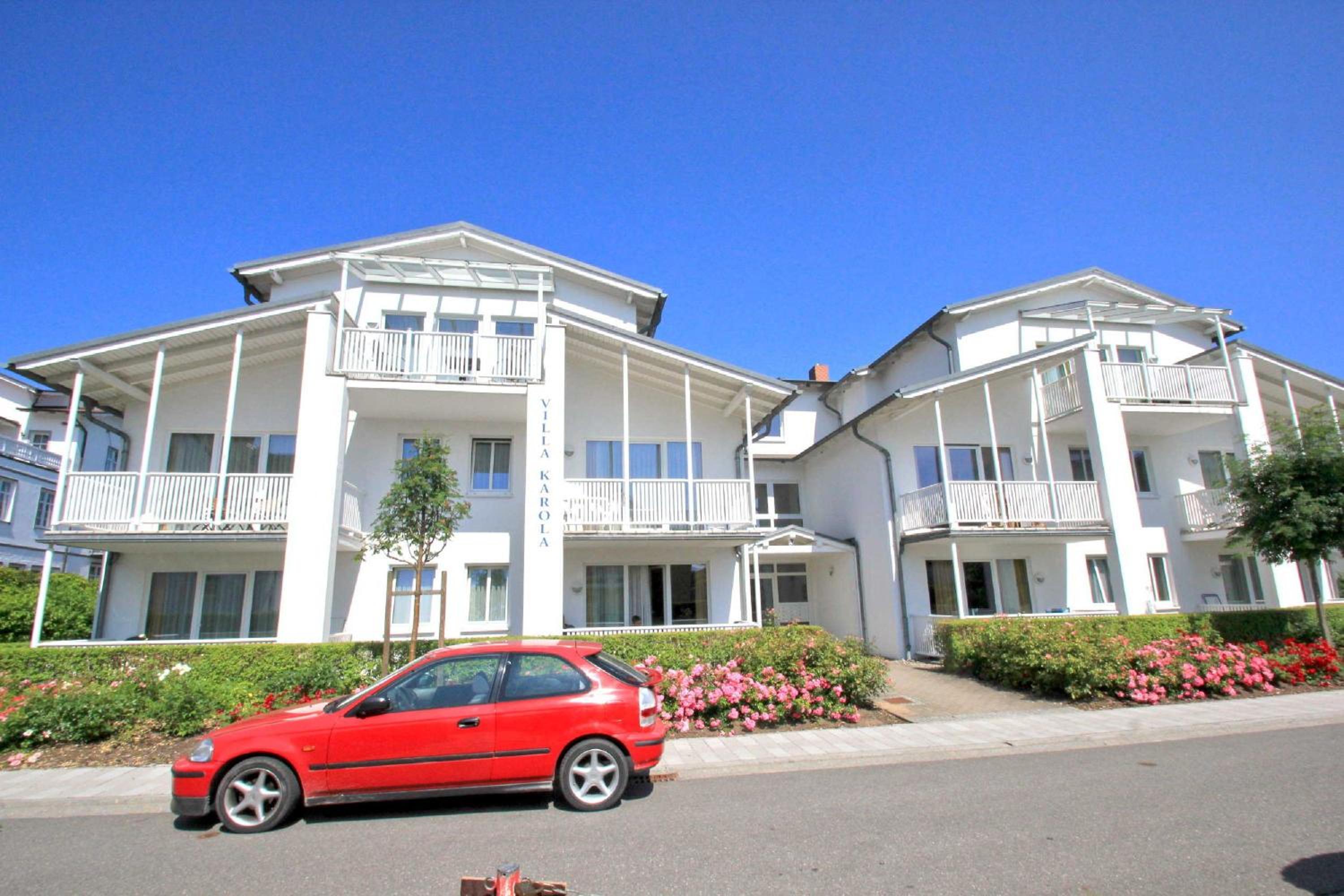 Apartment with Balcony photo 3