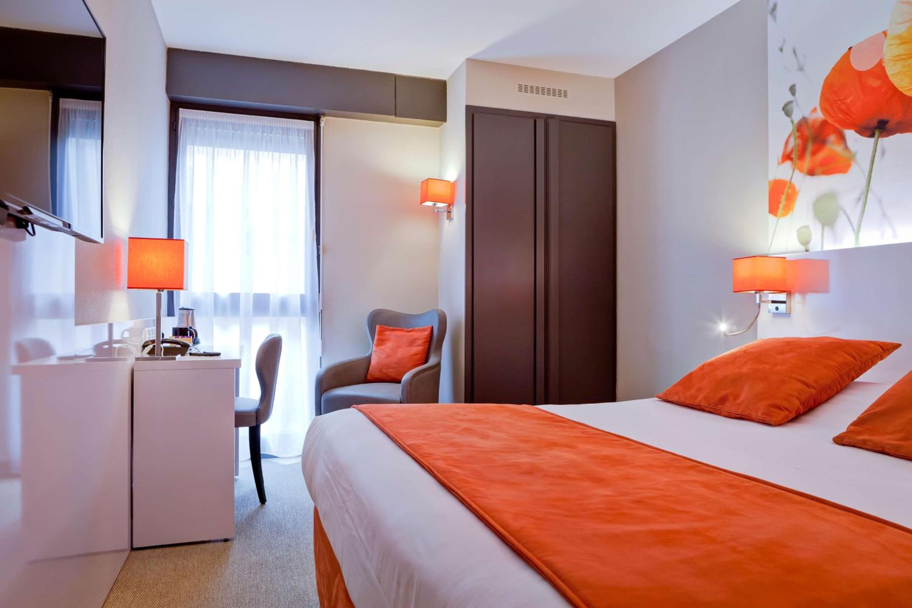 Comfort Queen Room - Photo 1