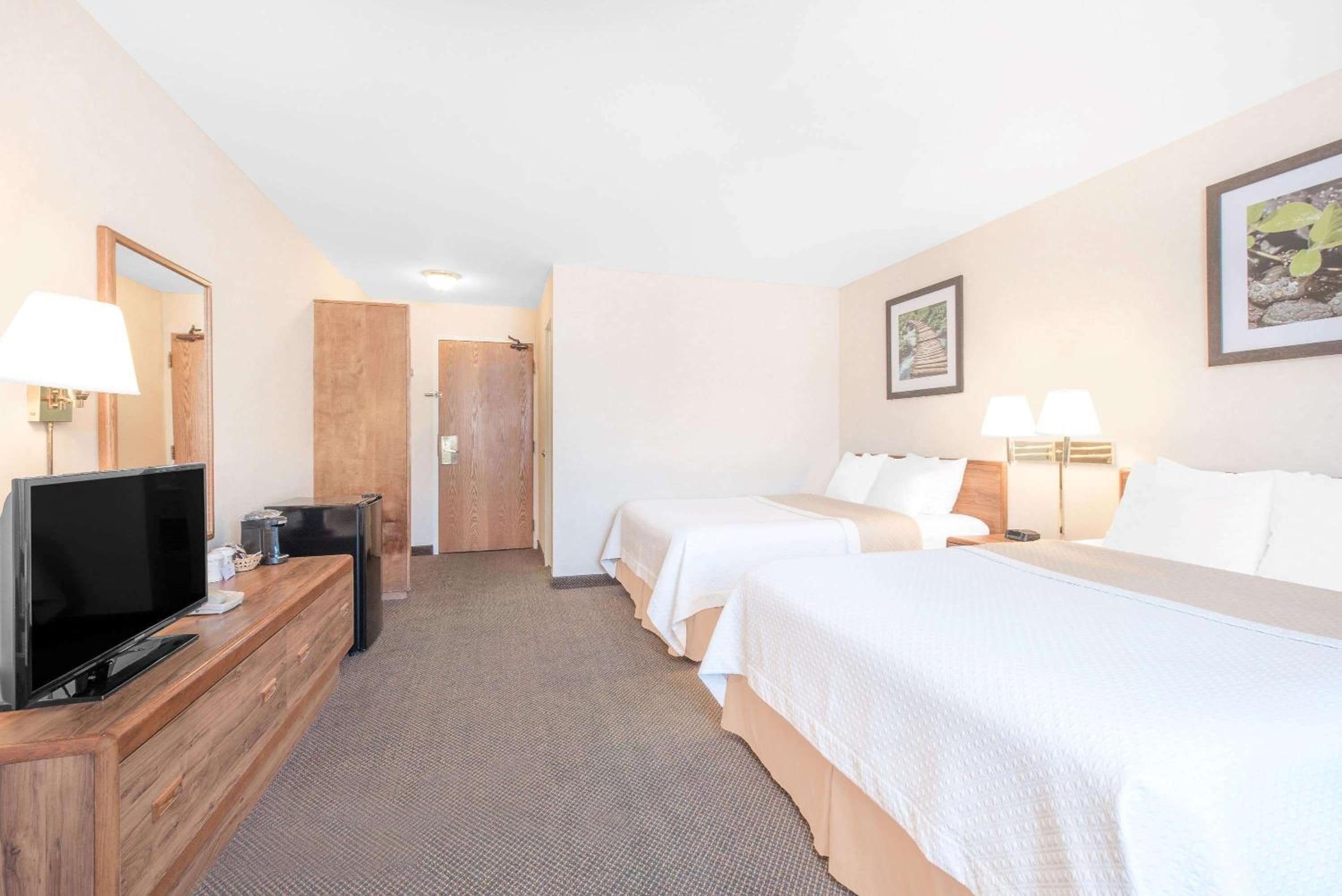 Queen Room with Two Queen Beds - Pet Friendly/Non-Smoking - Photo 1
