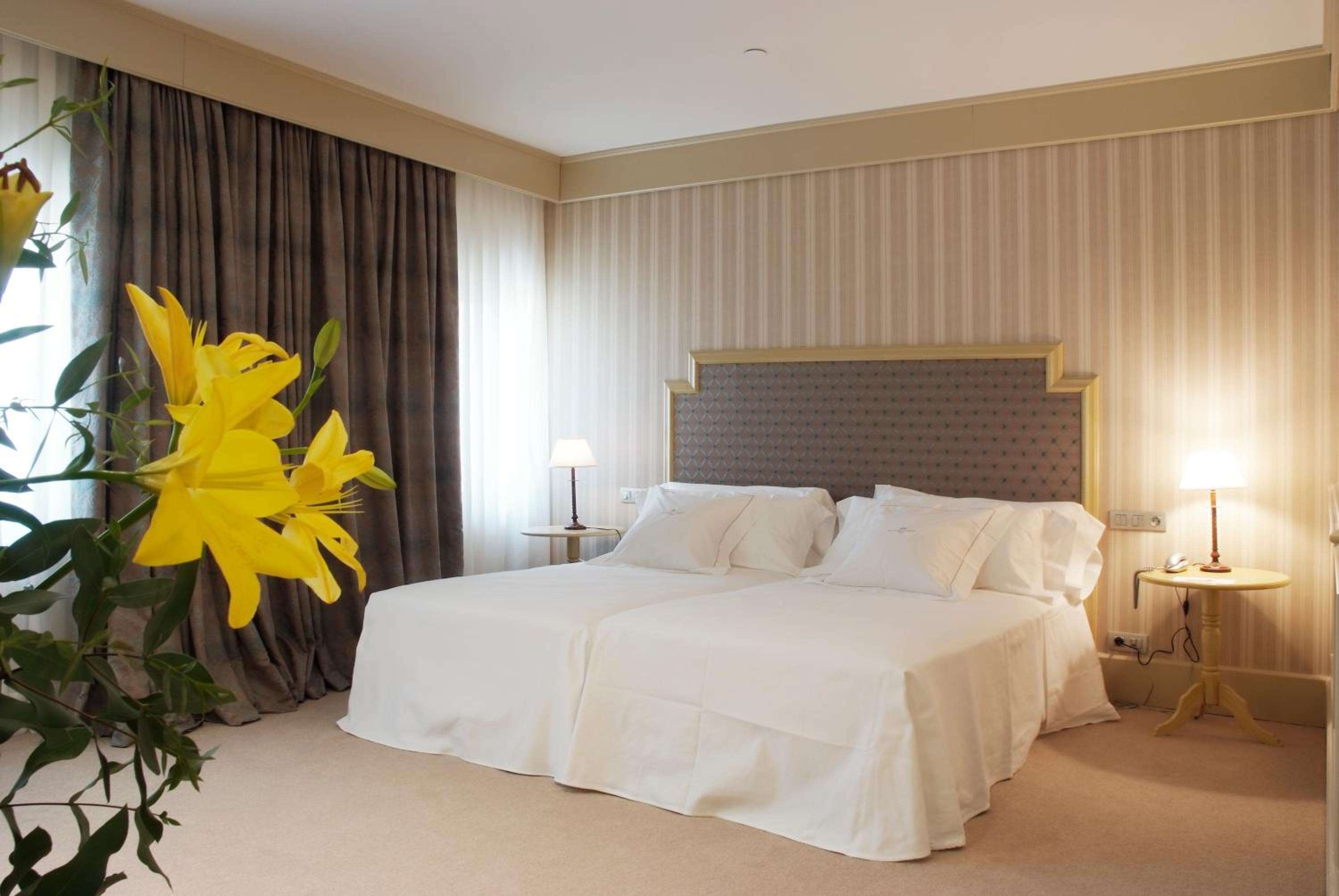 Suite - Photo 11