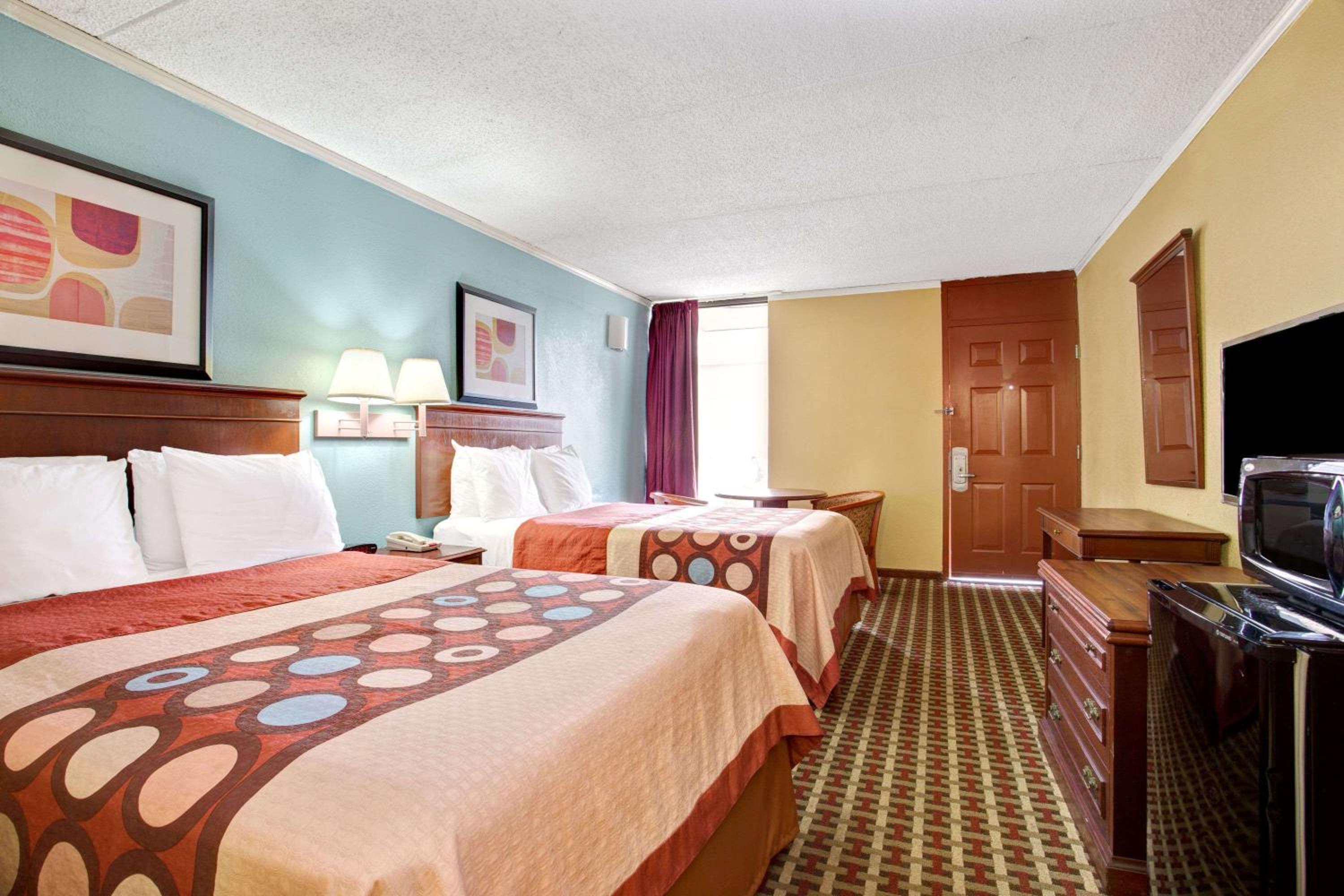 Double Room with Two Double Beds - Mobility Access/Non-Smoking - Photo 1