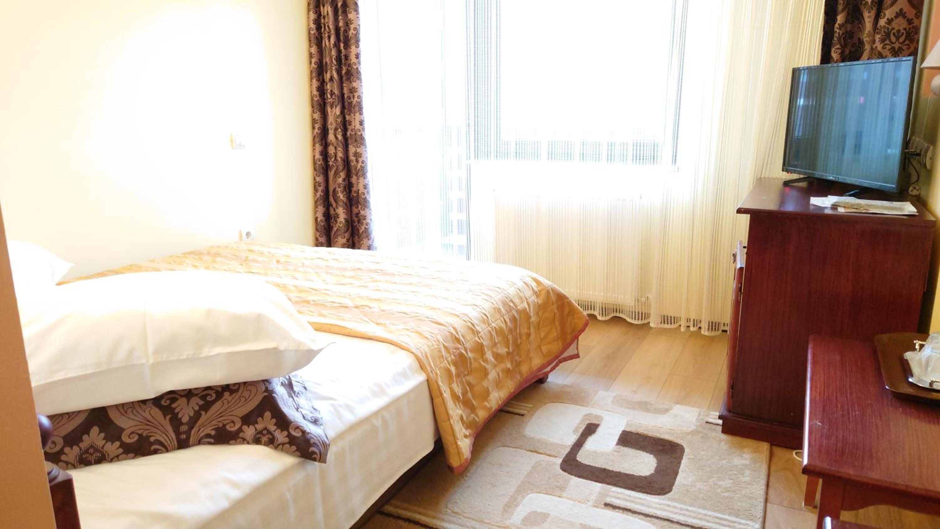 Standard Double Room - Photo 2