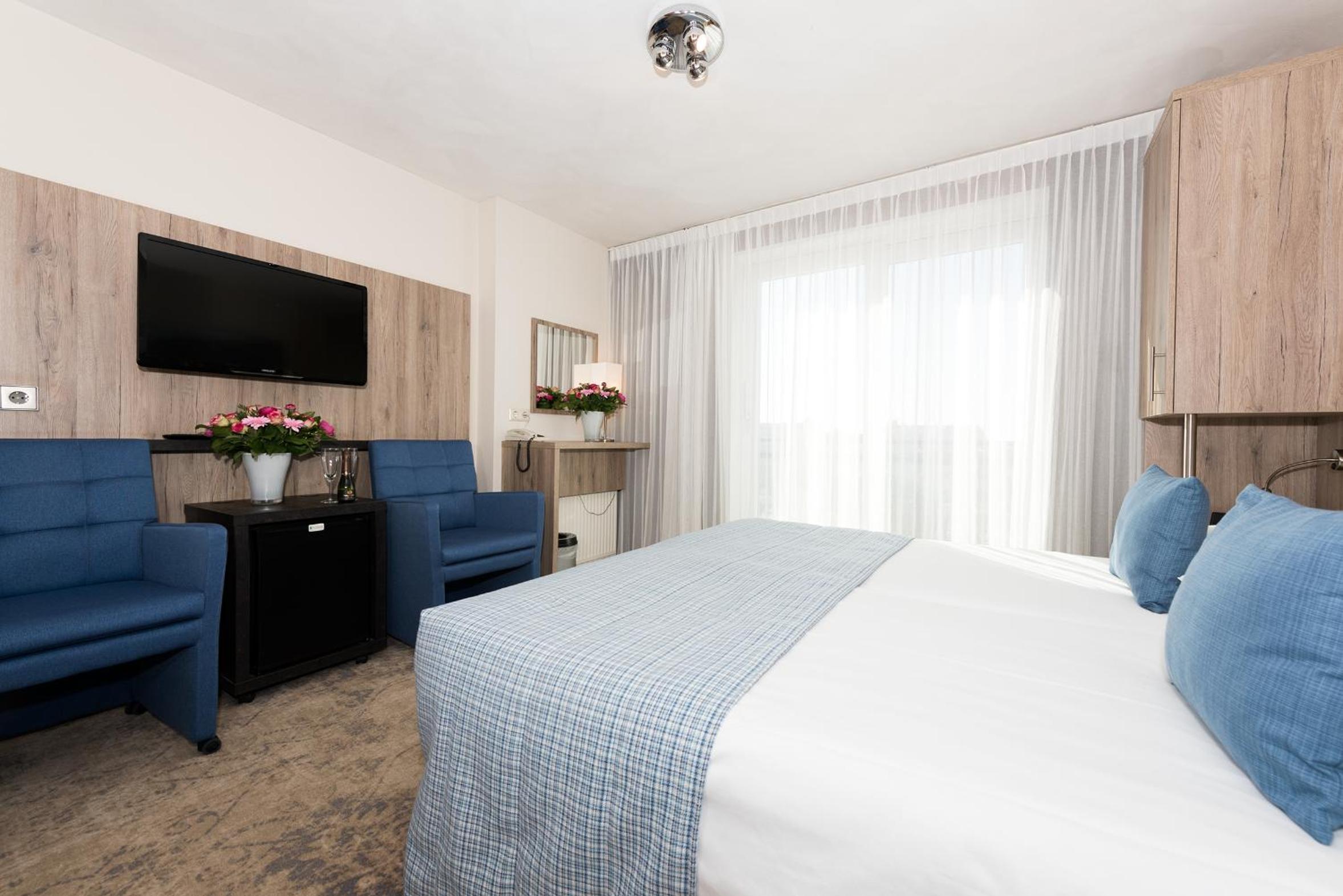 Twin Room with Balcony photo 2