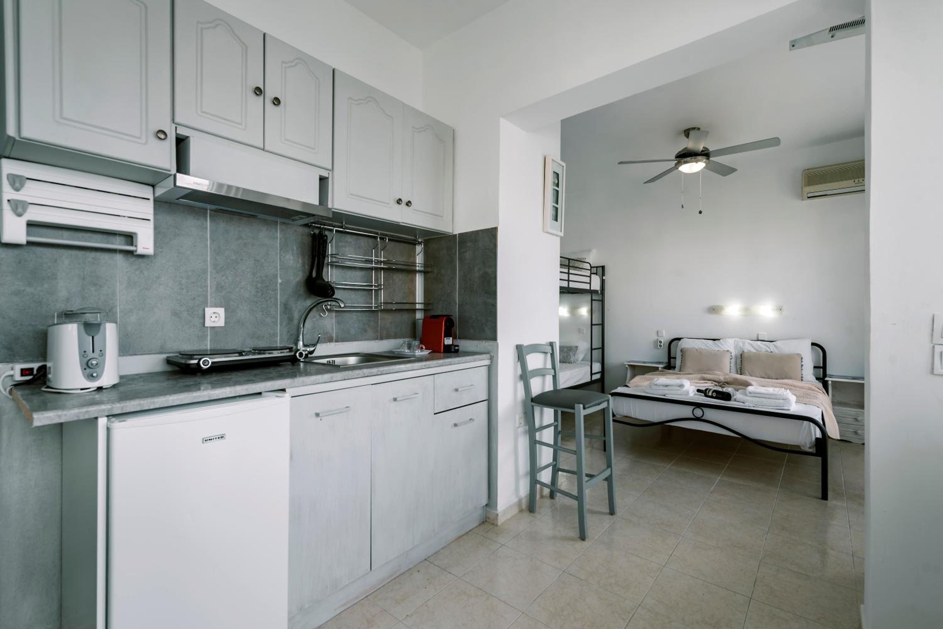 Studio Apartment photo 1
