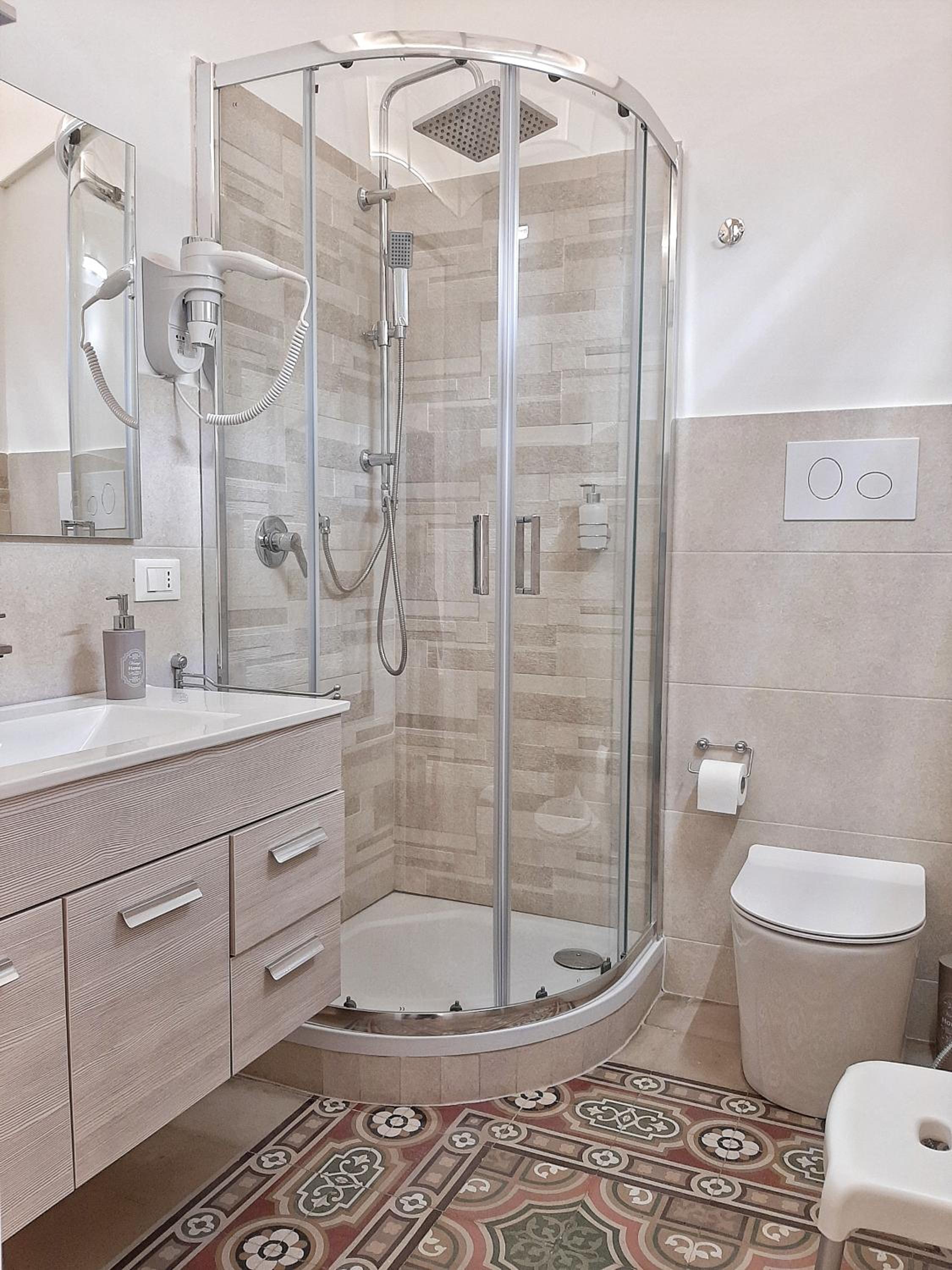 Deluxe Double Room with Balcony - Photo 8