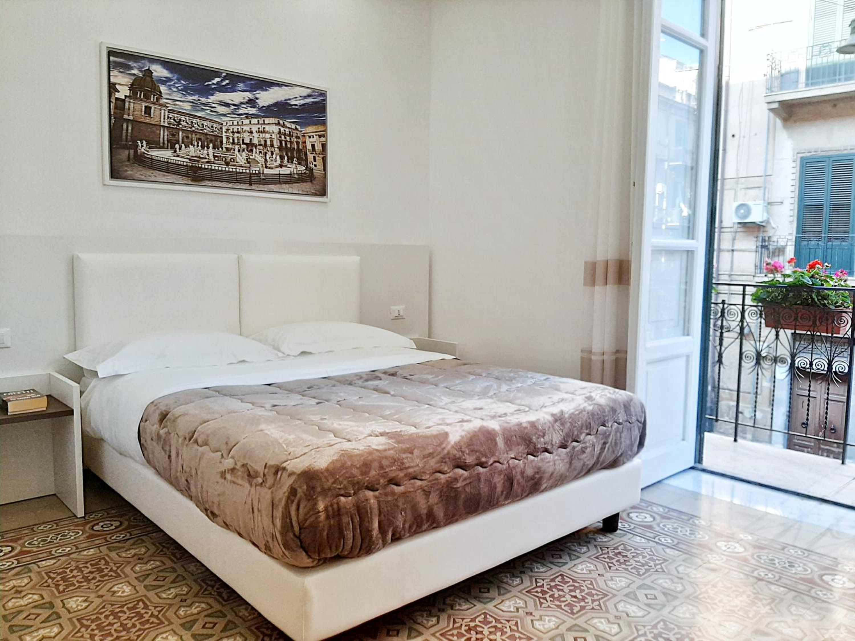 Double Room with Private Bathroom photo 3
