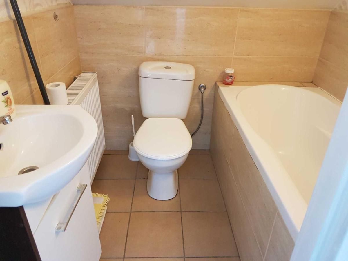 Triple Room with Private Bathroom photo 3