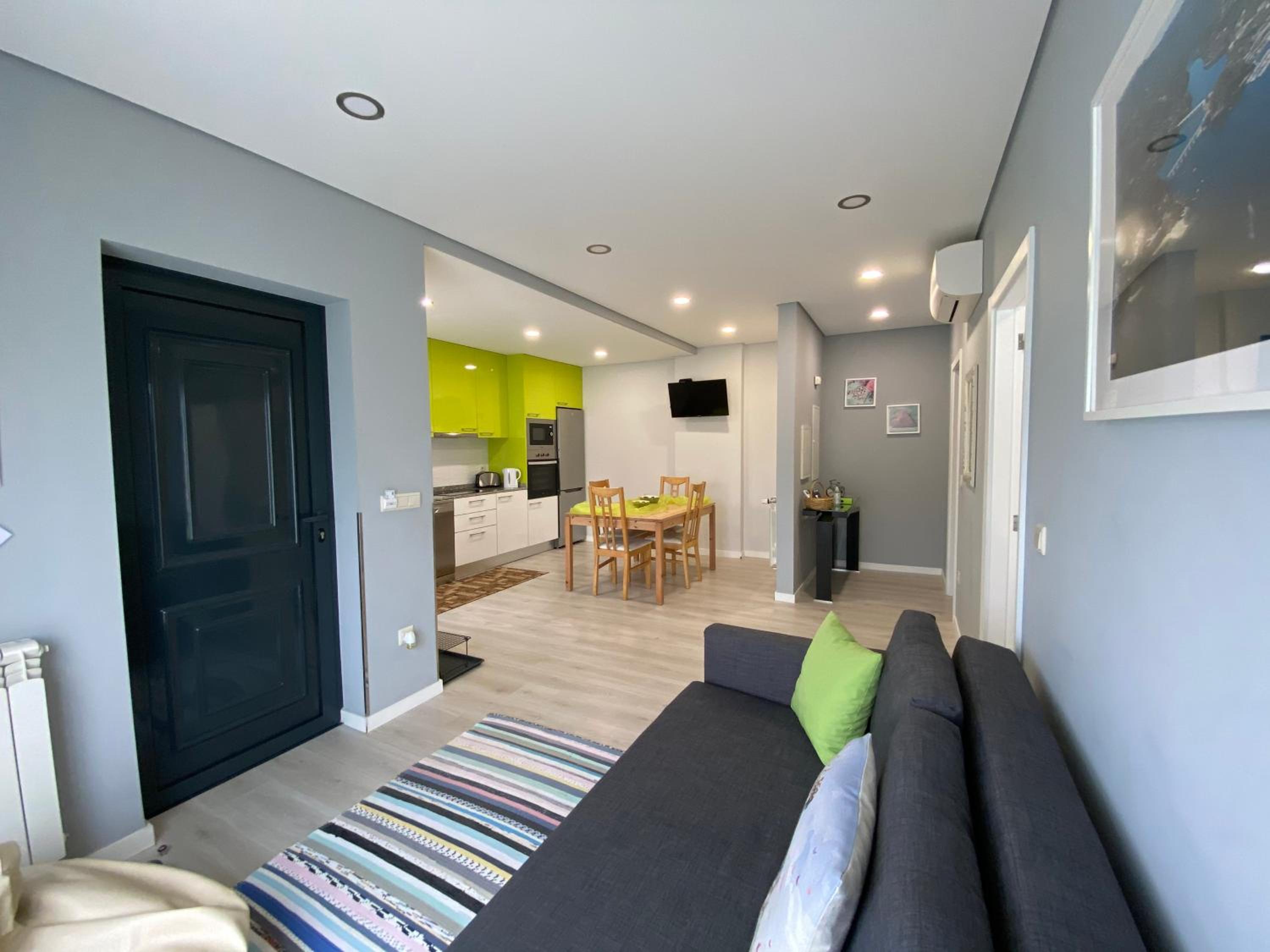 One-Bedroom Apartment - Photo 1