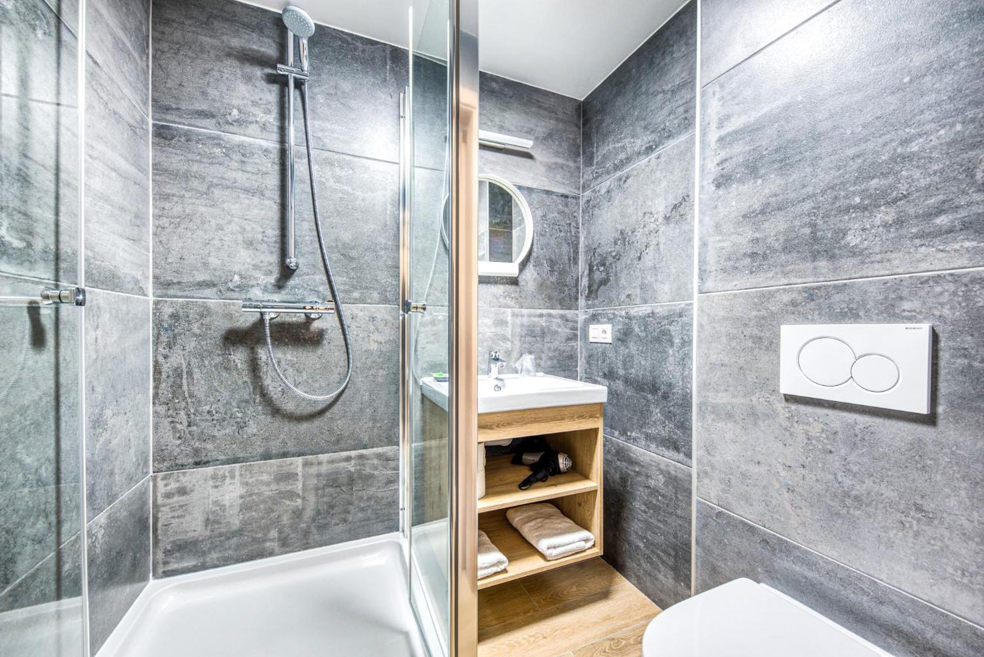 Single Room with Private Bathroom photo 3