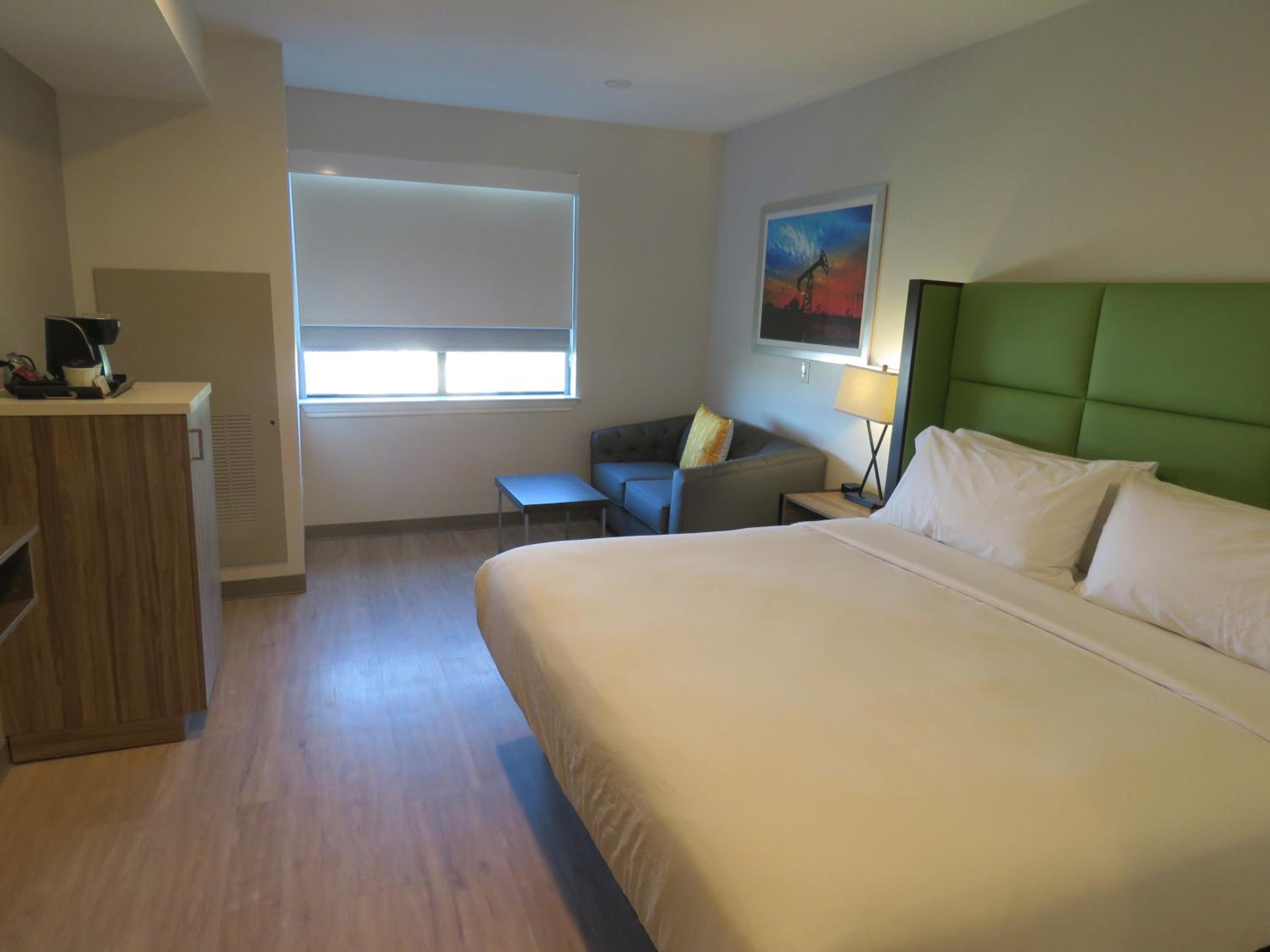 King Room - Non-Smoking - Photo 3