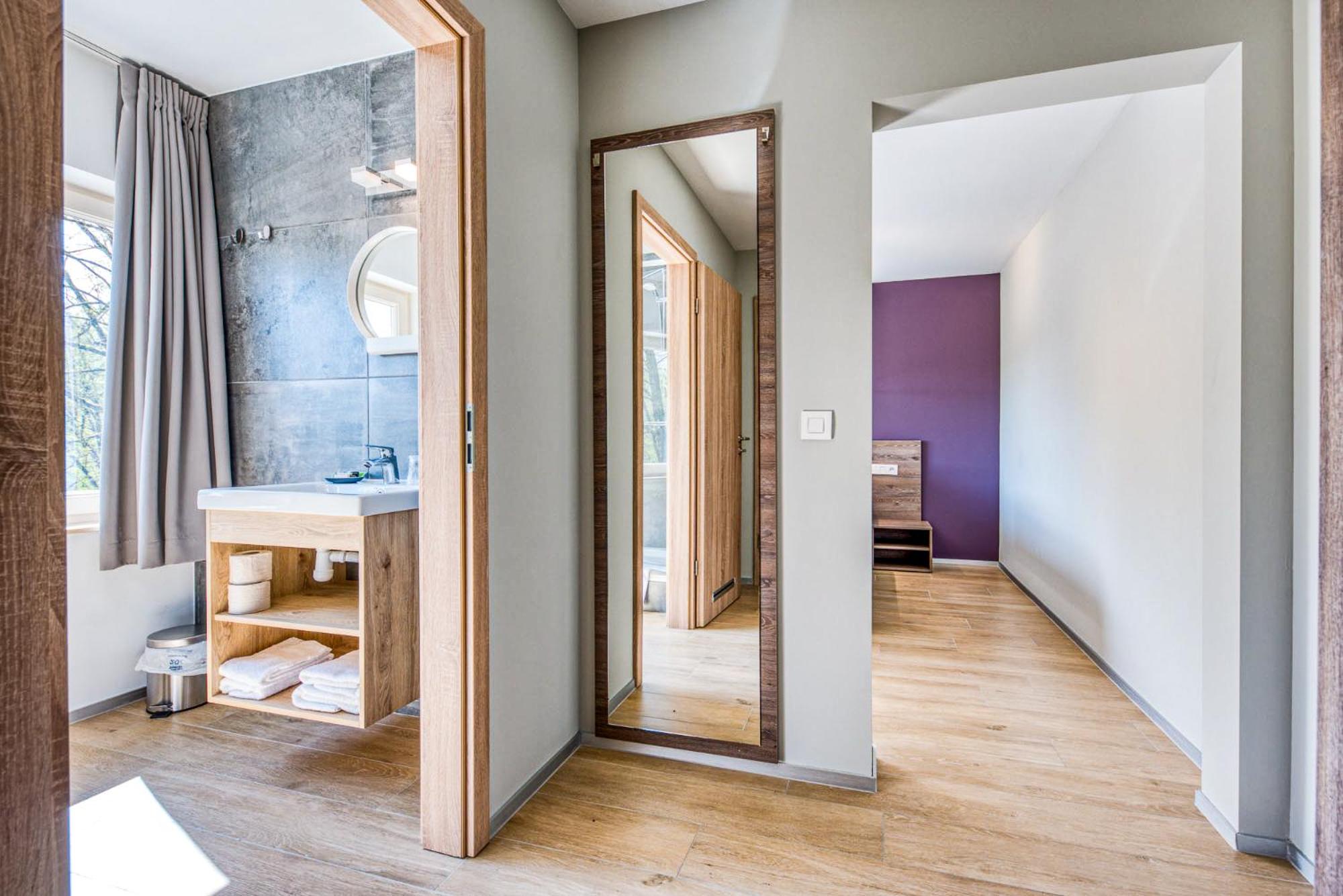 Double or Twin Room with Lake View photo 3