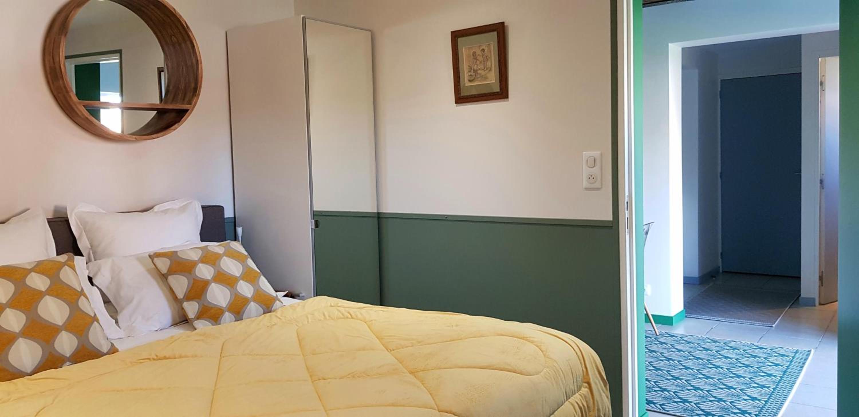 Deluxe King Suite photo 3