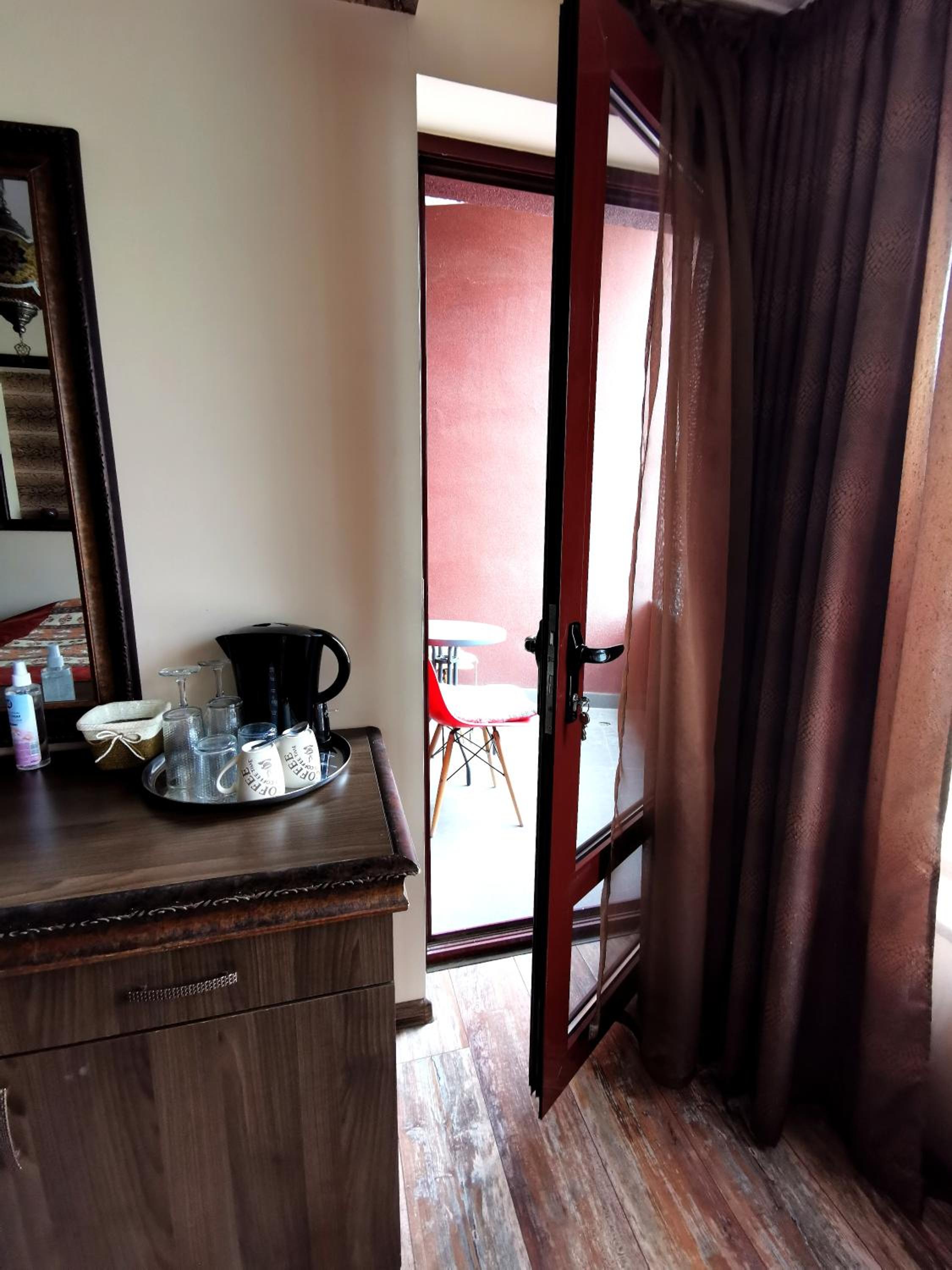 Studio with Balcony photo 3