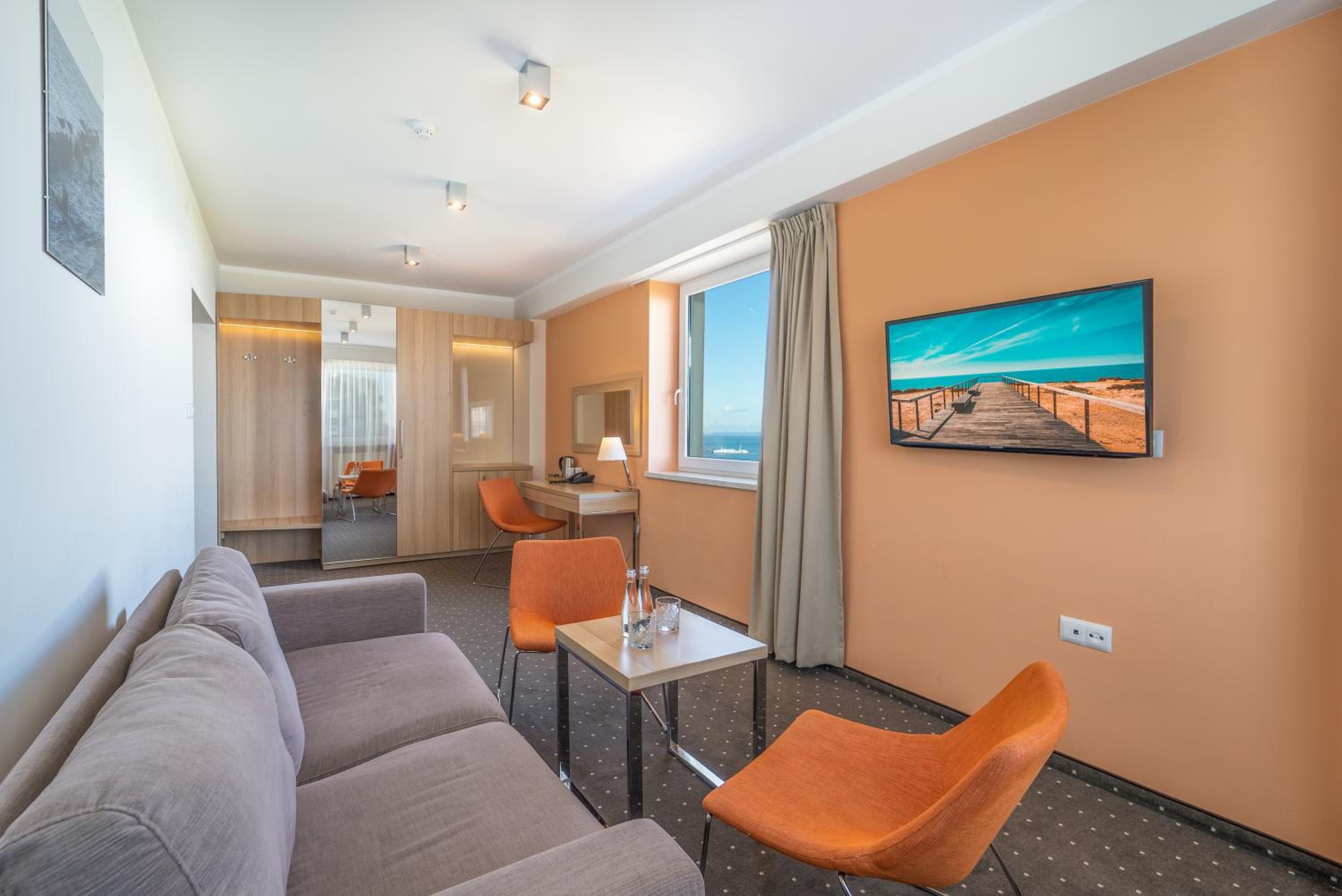 One-Bedroom Apartment with Sea View photo 3