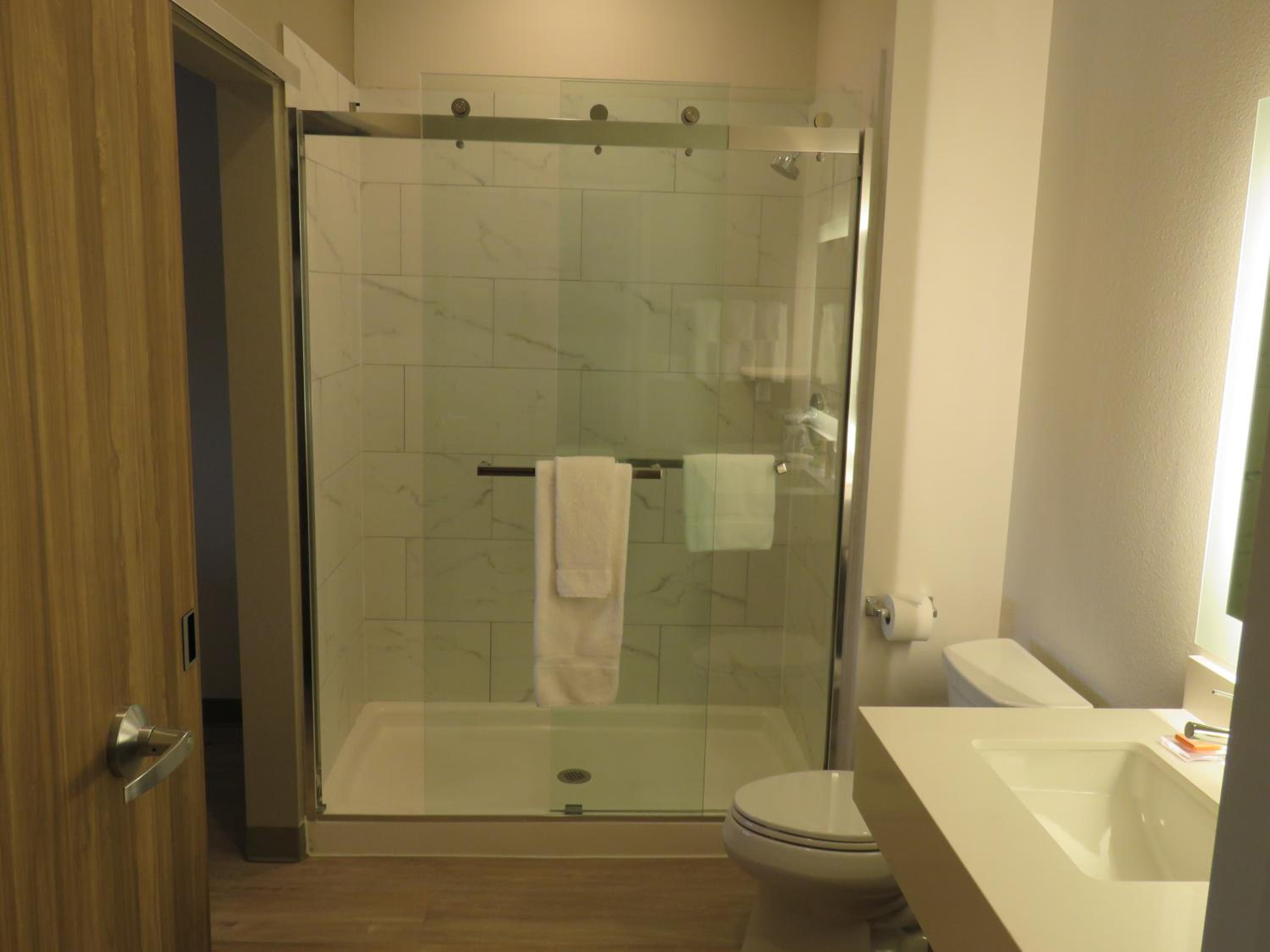 One-Bedroom Suite with Two Queen Beds - Non-Smoking - Photo 2