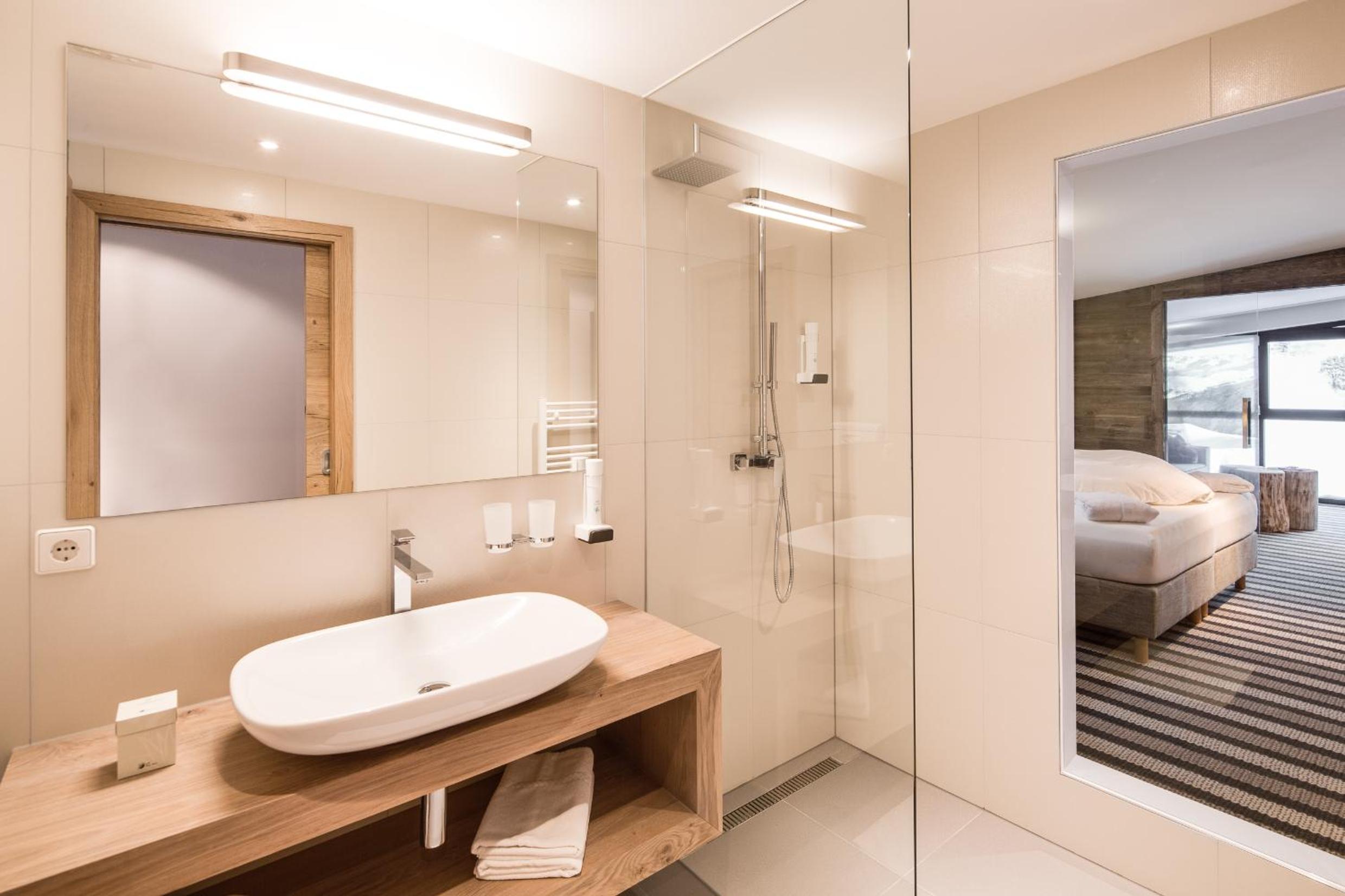 Deluxe Junior Suite photo 3