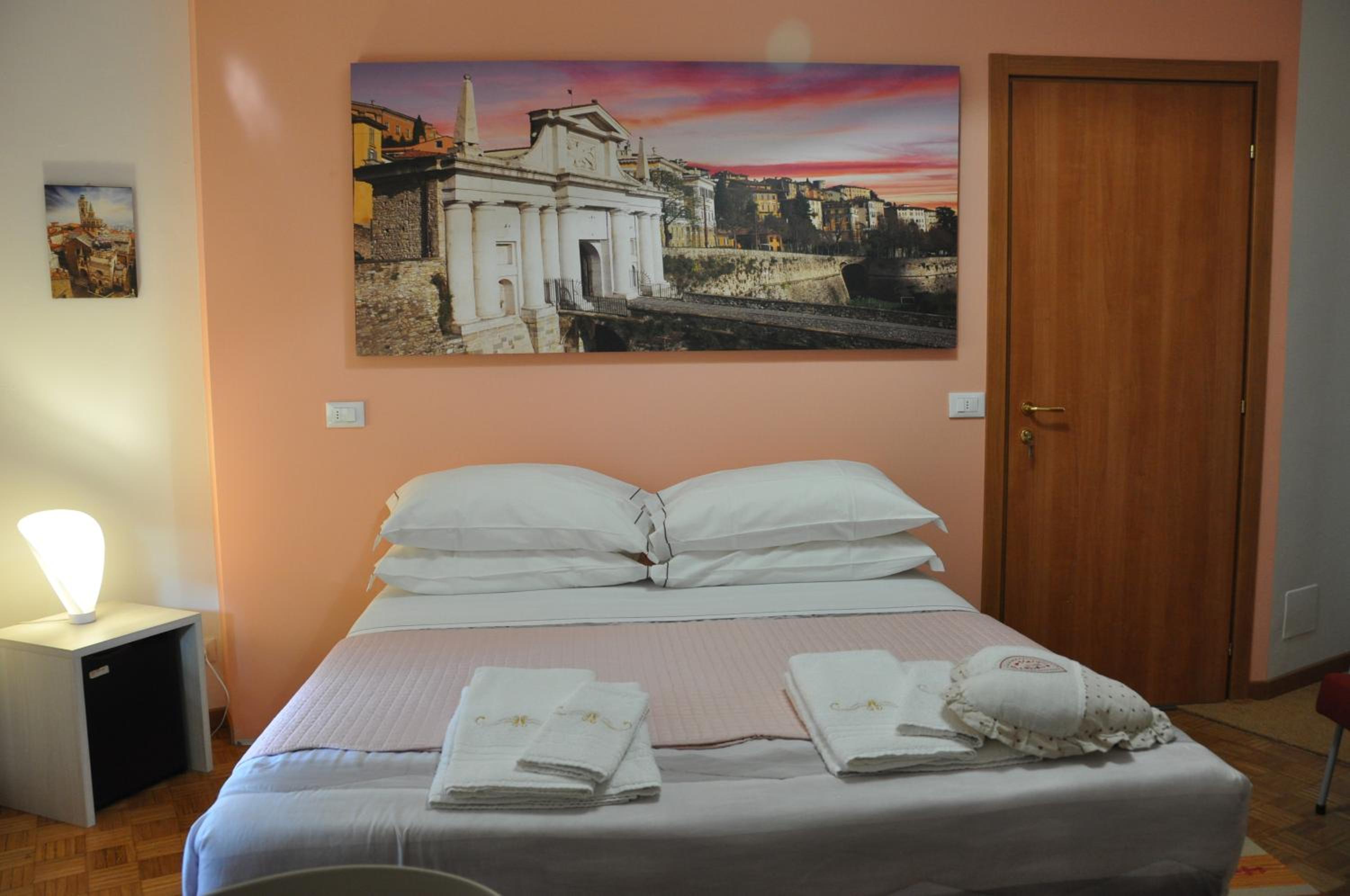 Double Room with Private Bathroom photo 3