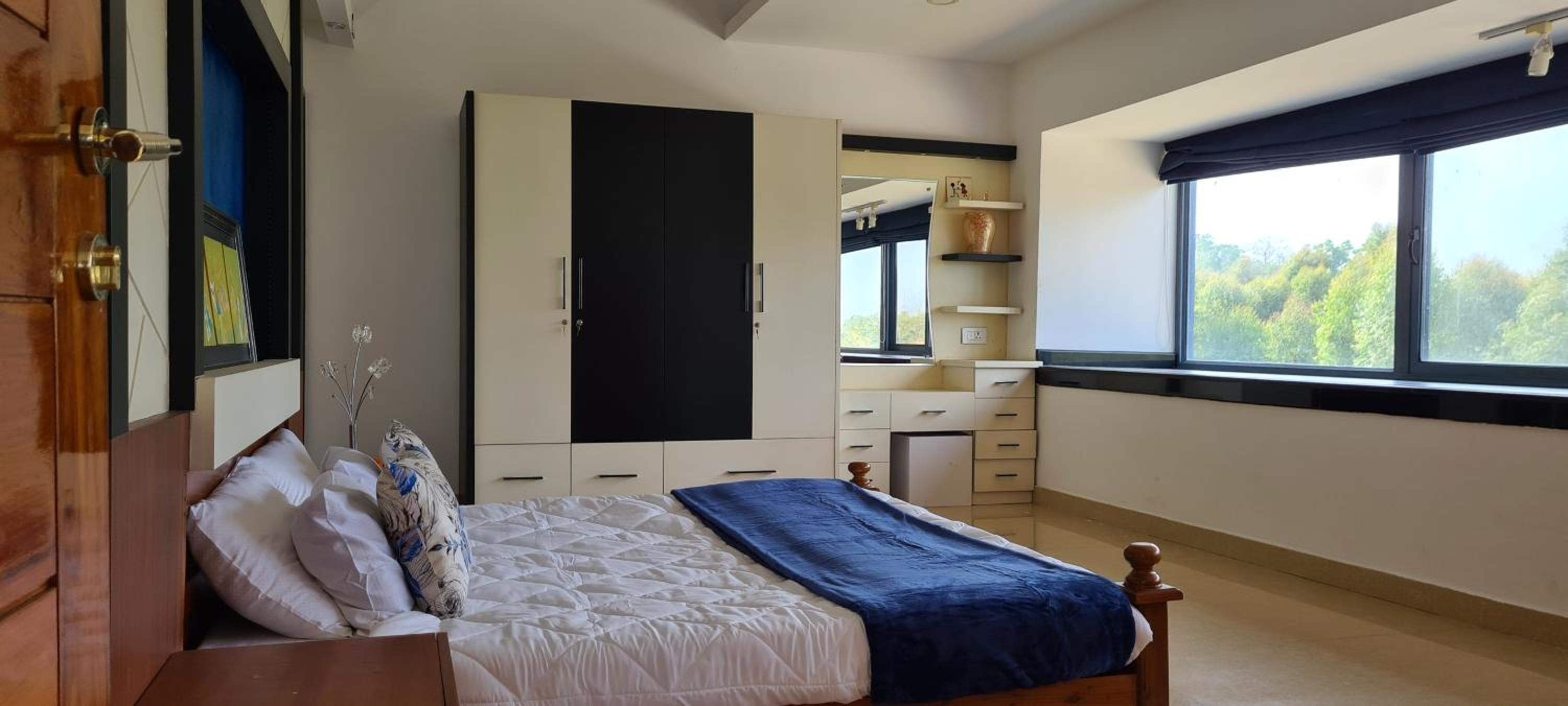 Family Room With Mountain View photo 1