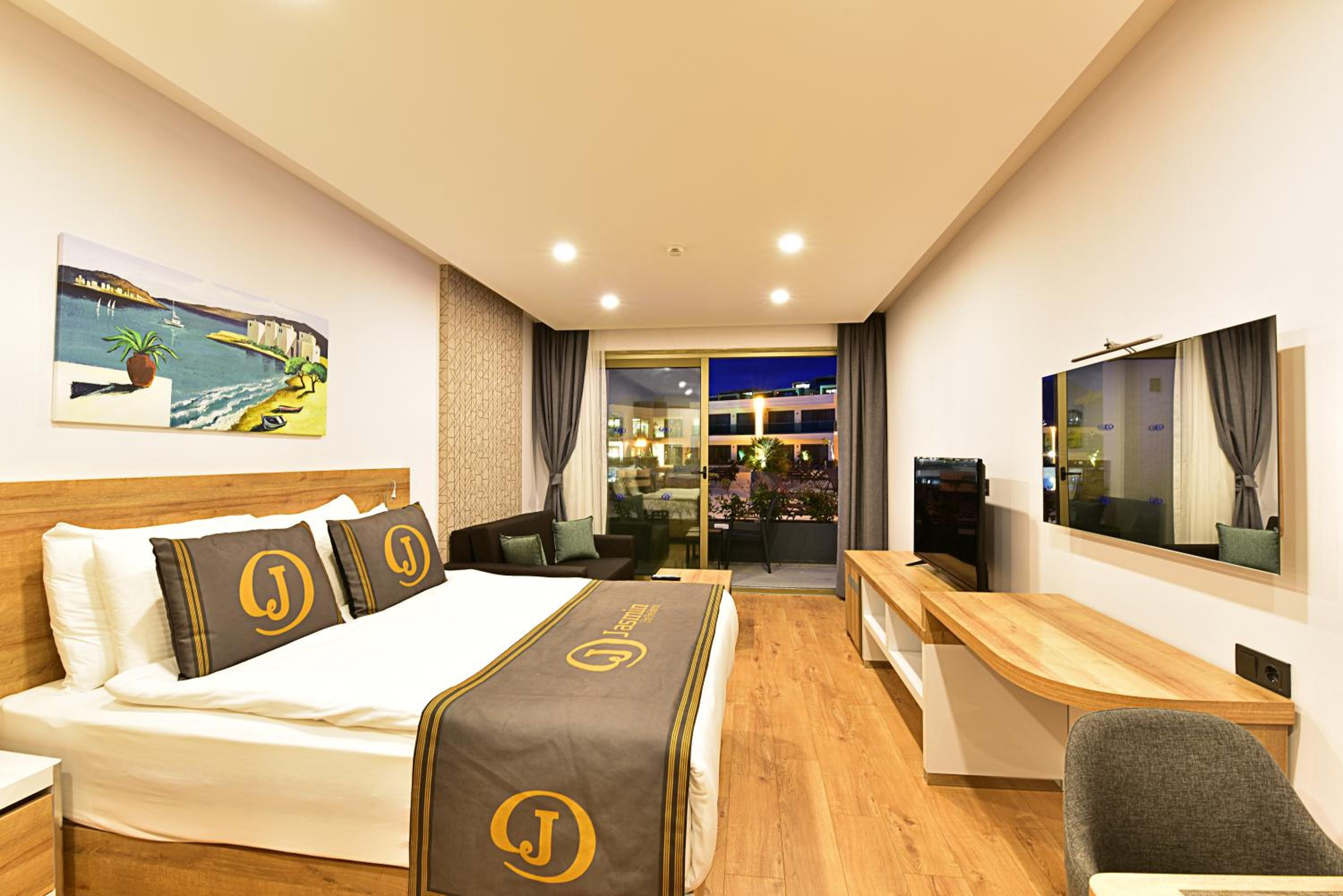 Studio with Pool or Garden View - Photo 11