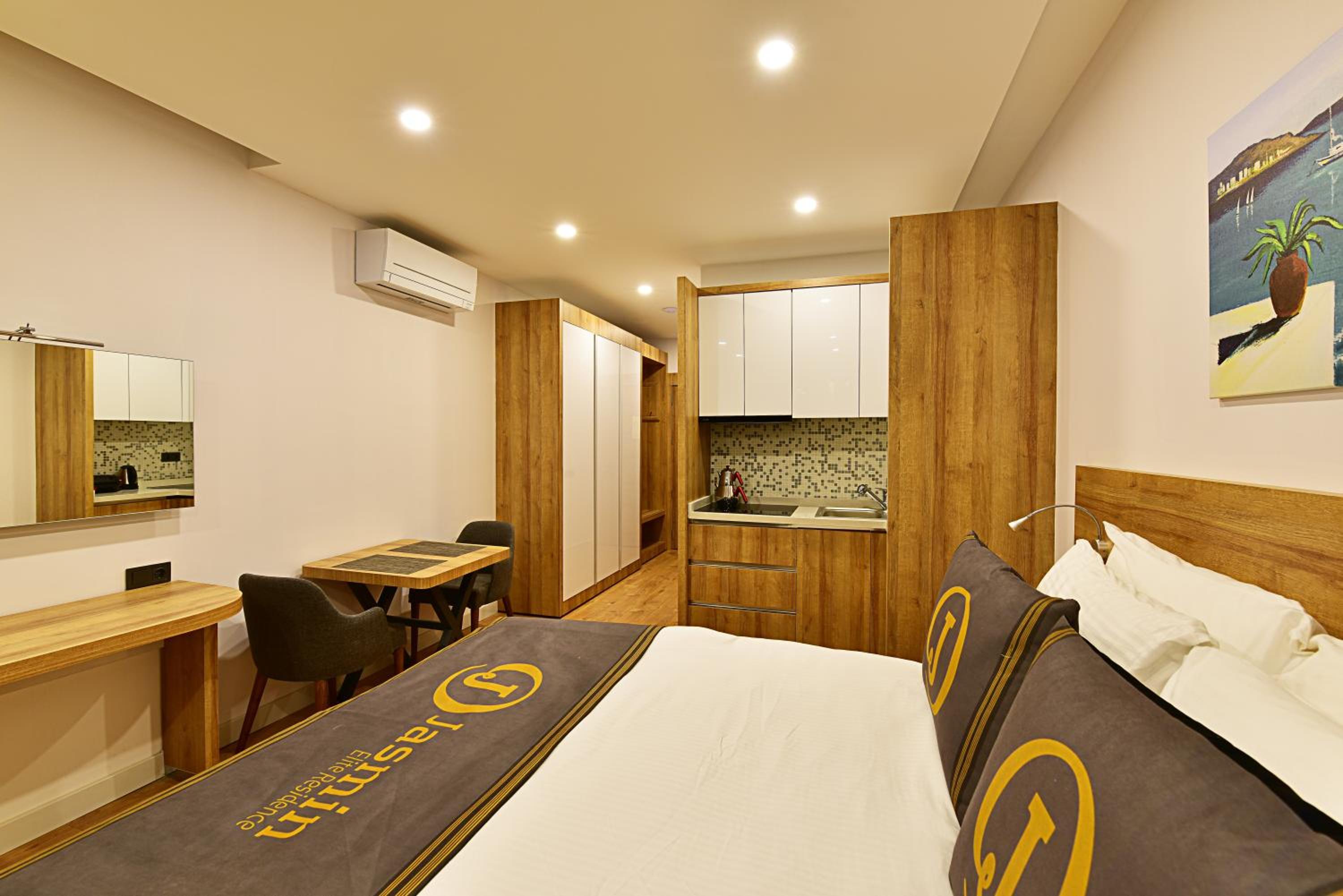 Studio with Pool or Garden View - Photo 1