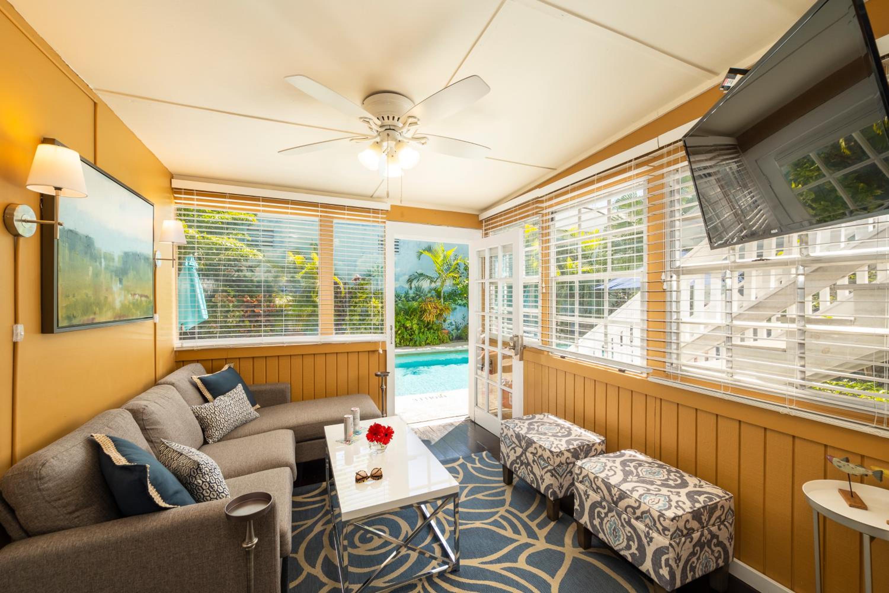Two Bedroom Pool-Side Queen Villa photo 1