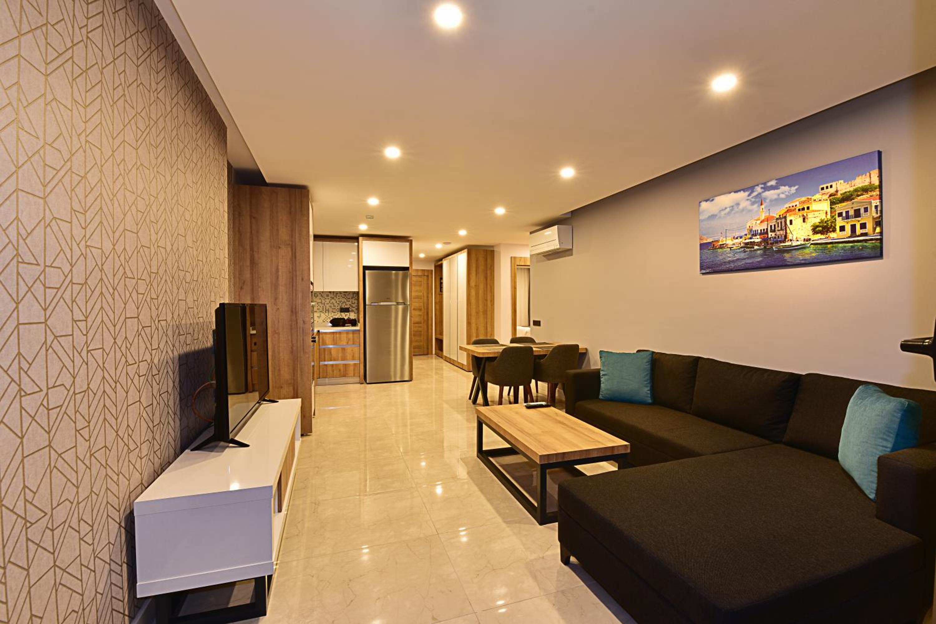 Two Bedroom Apartment with Seaview - Photo 11