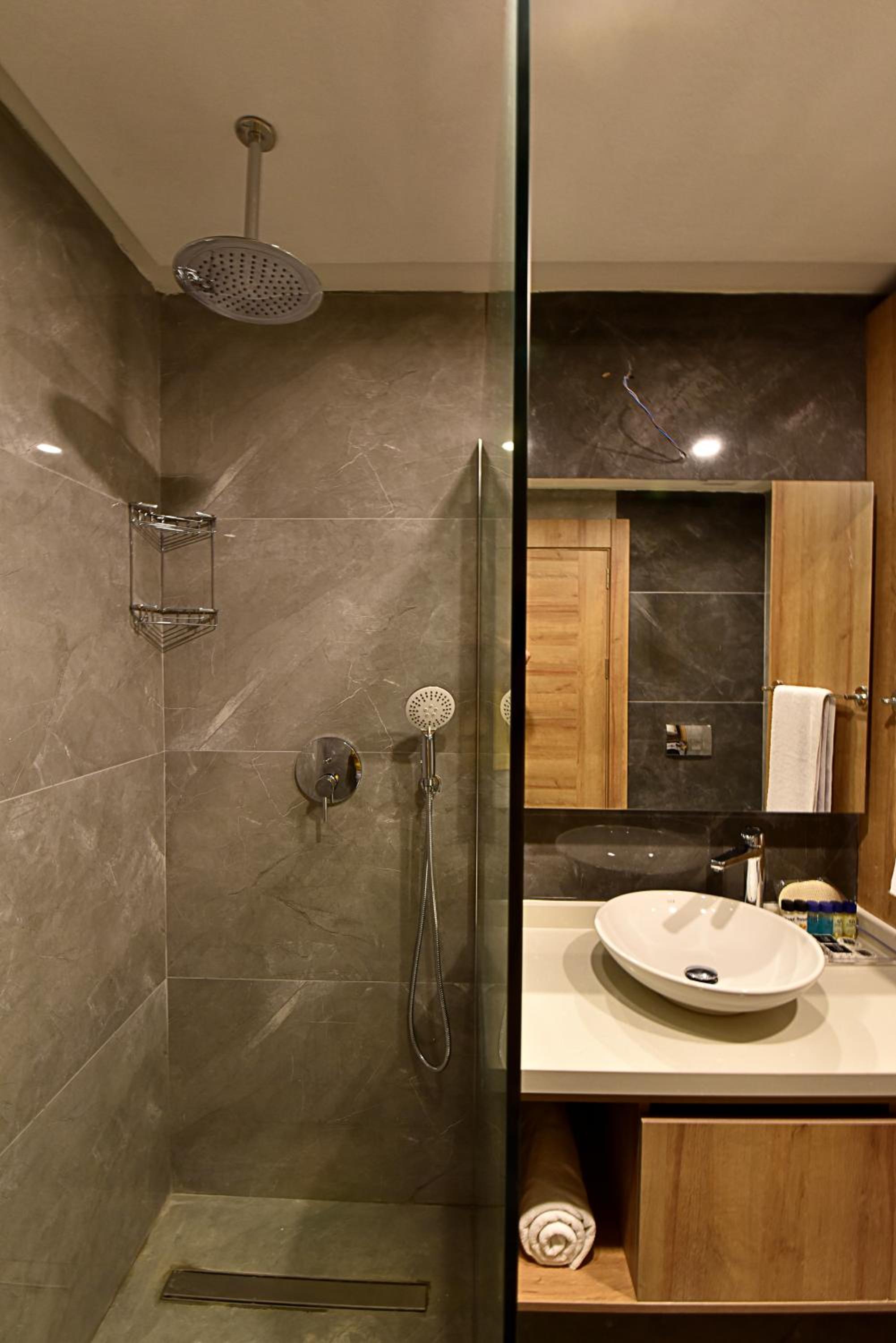 Two-Bedroom Apartment with Garden or Pool View - Photo 6