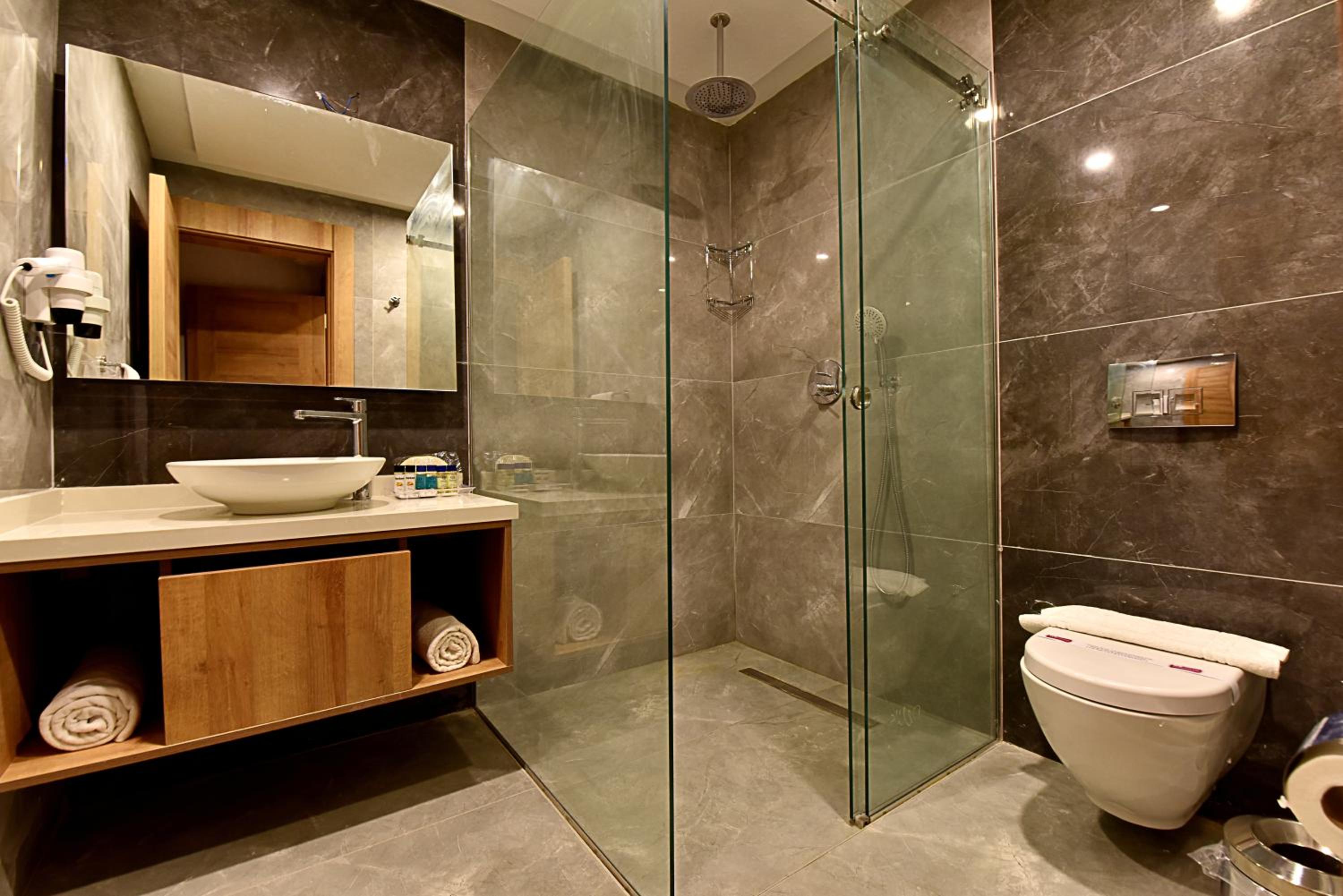 Two Bedroom Apartment with Seaview - Photo 5