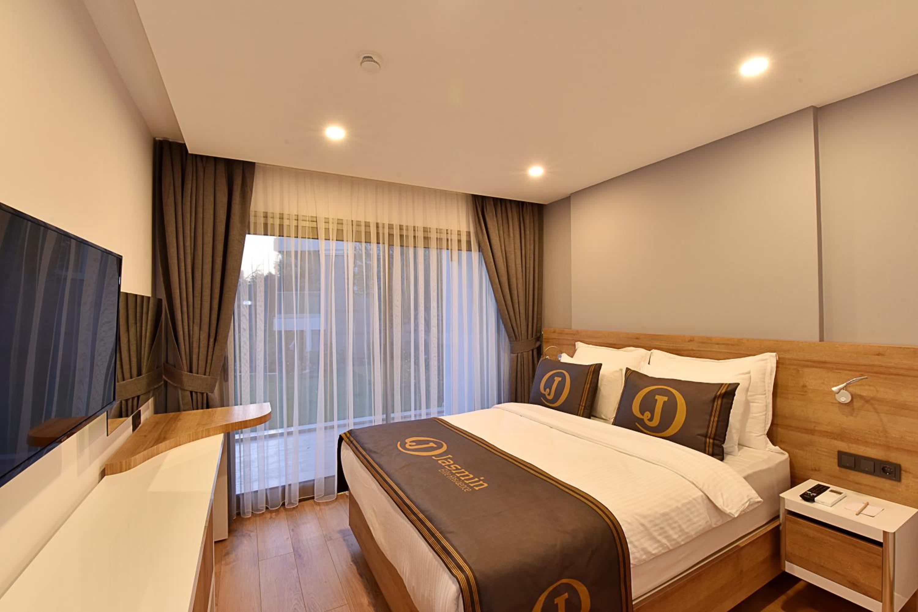 Two Bedroom Apartment with Seaview - Photo 6