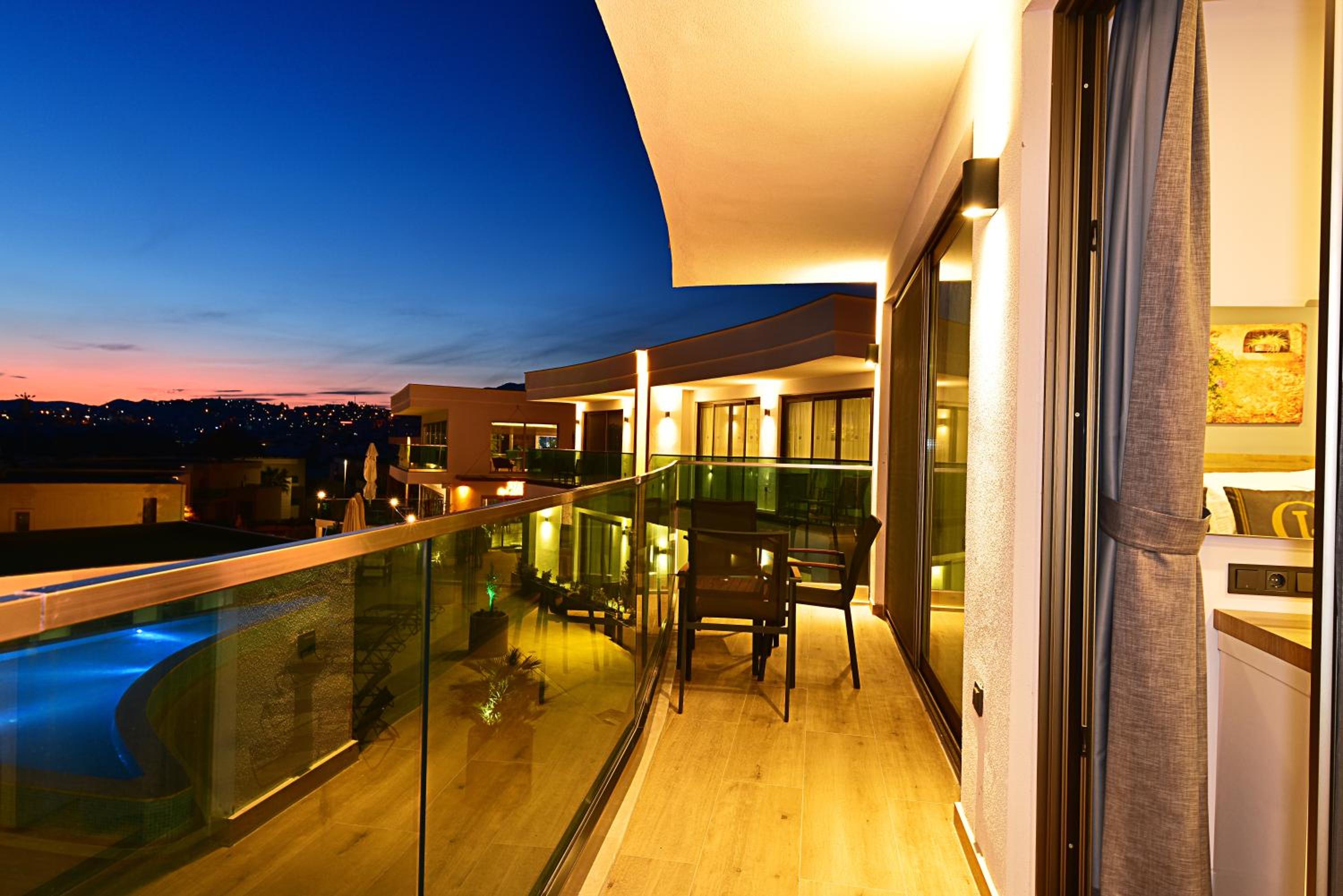 Two Bedroom Apartment with Seaview - Photo 7