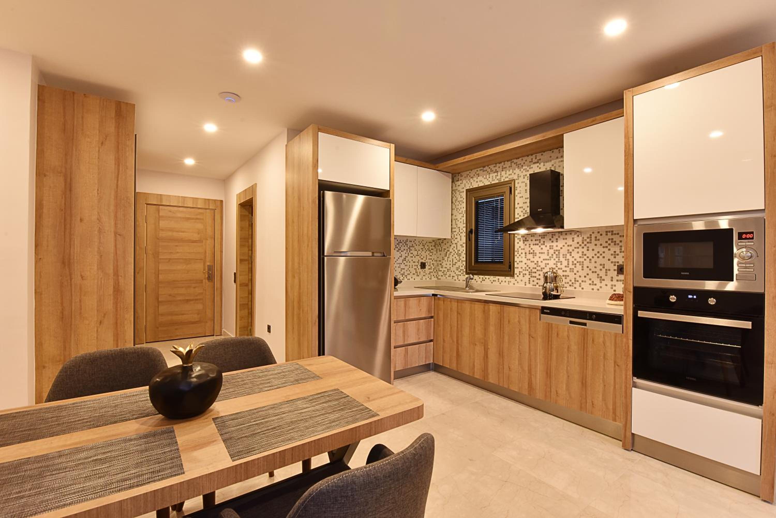 Two Bedroom Apartment with Seaview - Photo 15