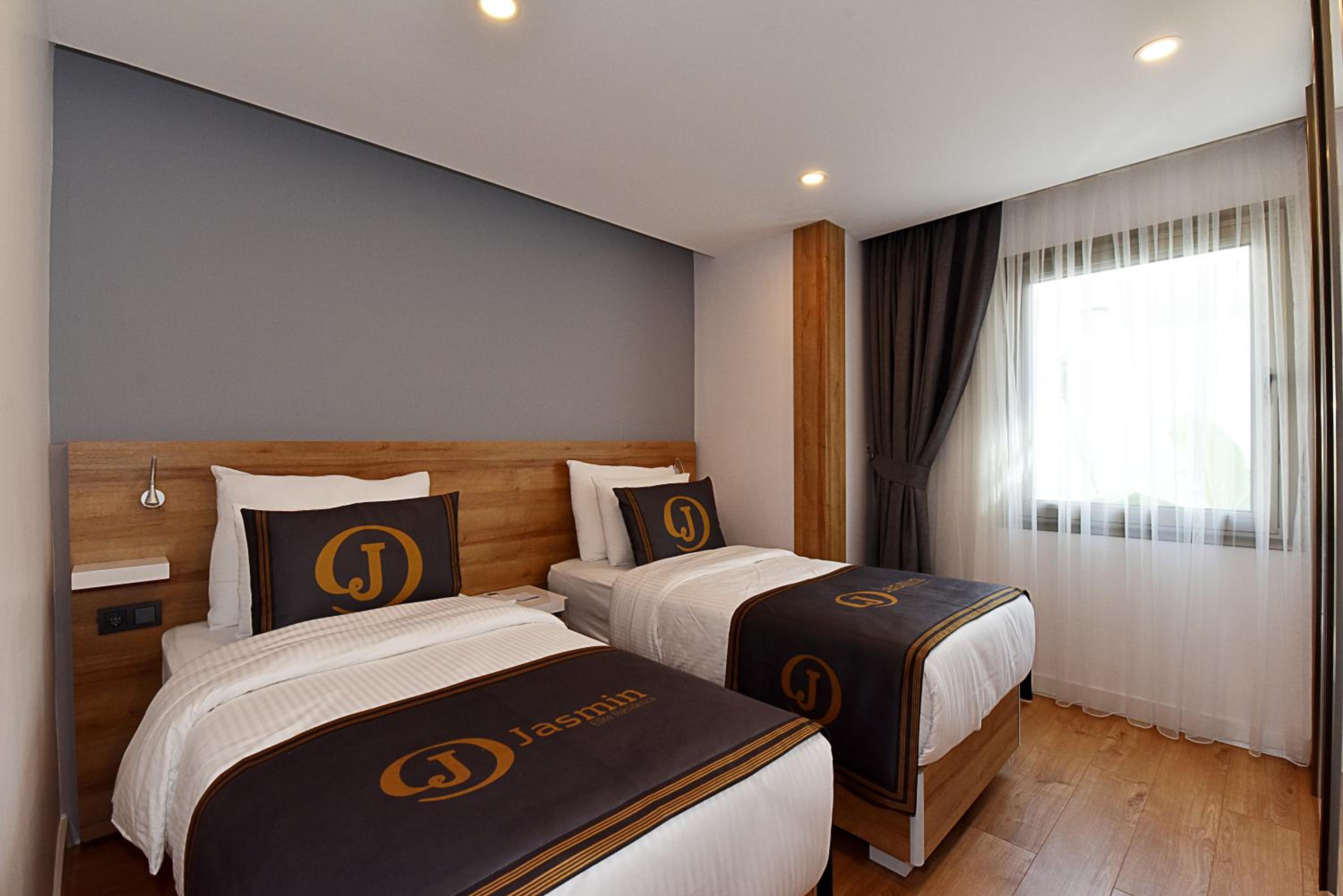 Two Bedroom Apartment with Seaview - Photo 20