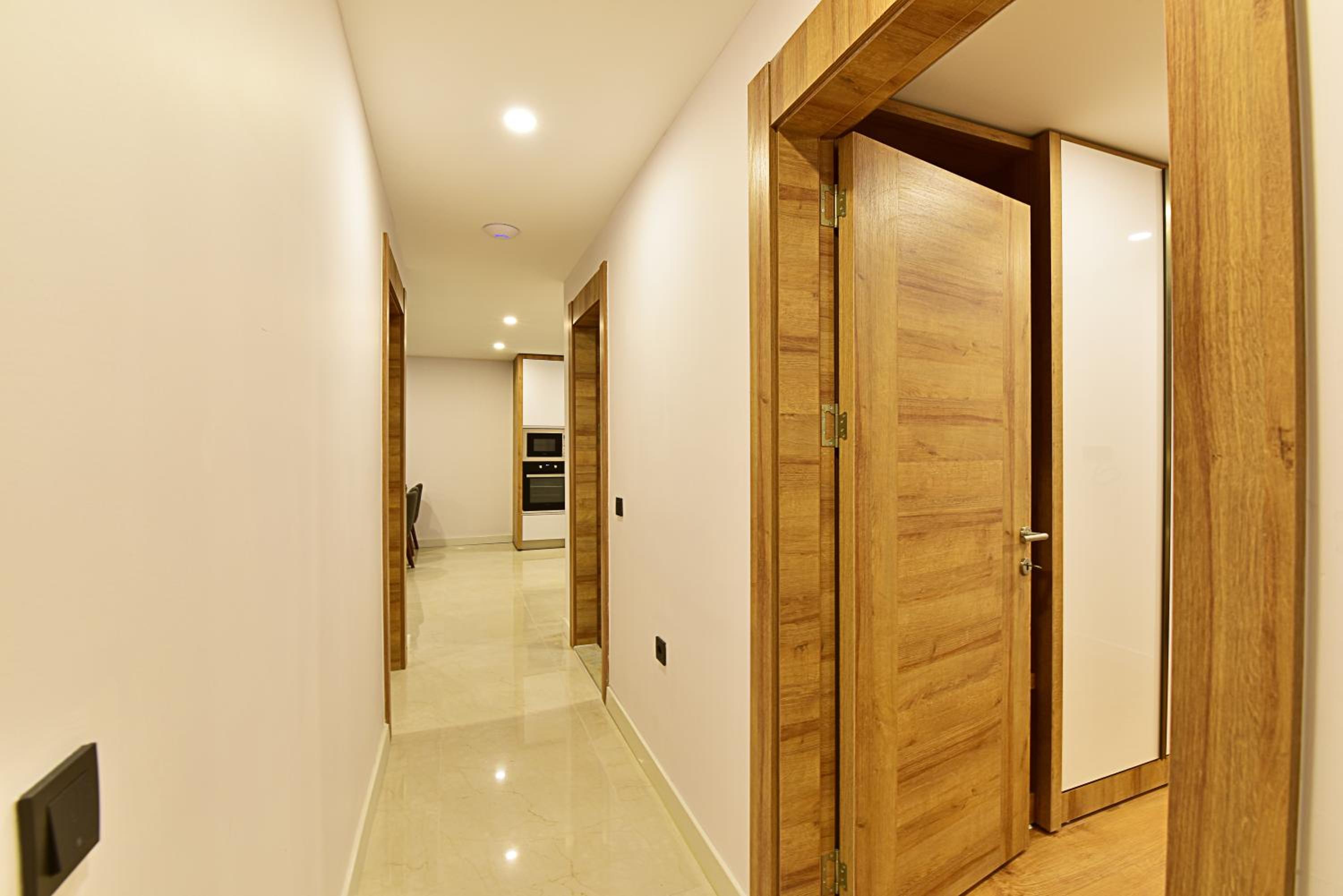 Three Bedroom Apartment with Pool View  - Photo 10