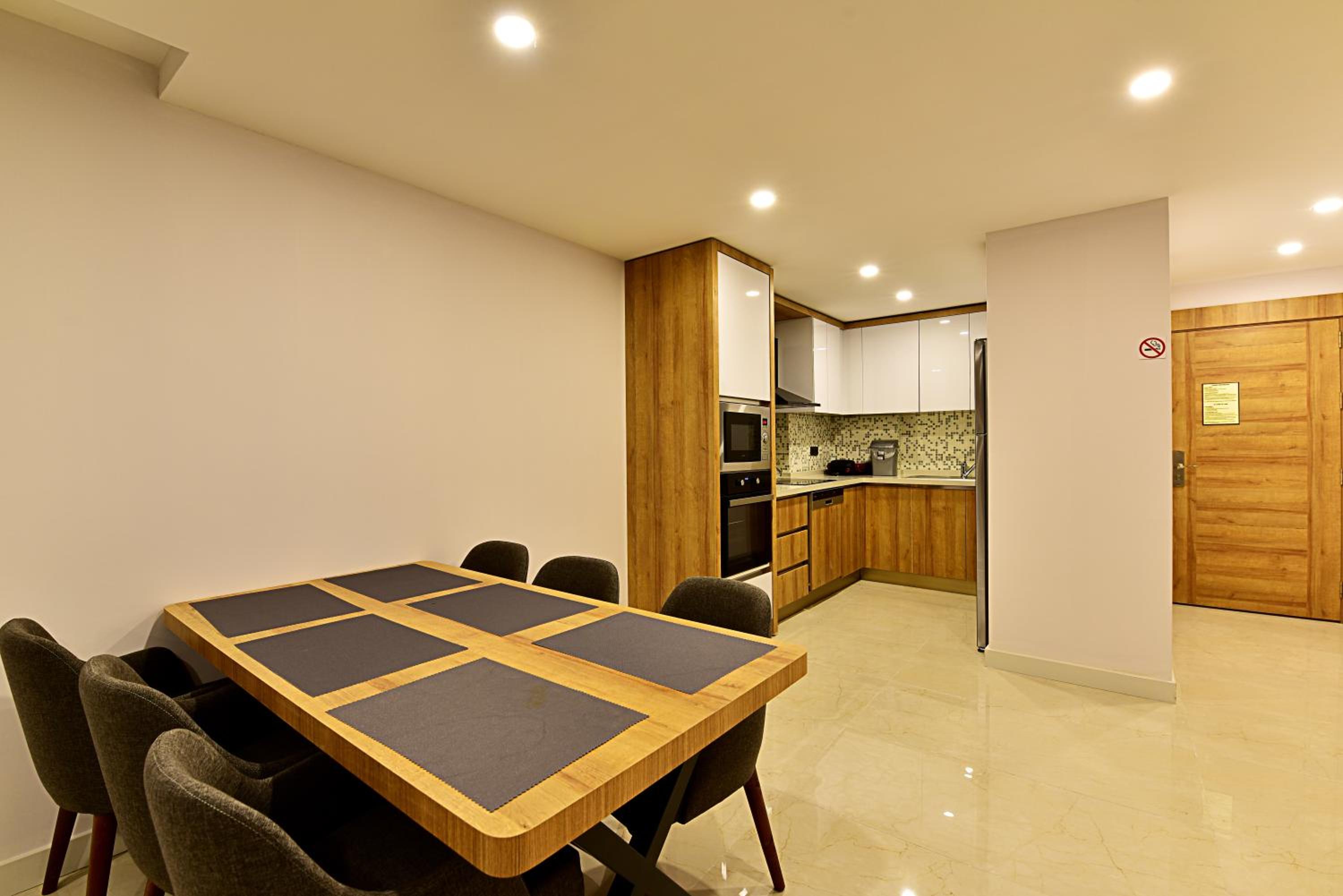 Three Bedroom Apartment with Pool View  - Photo 11