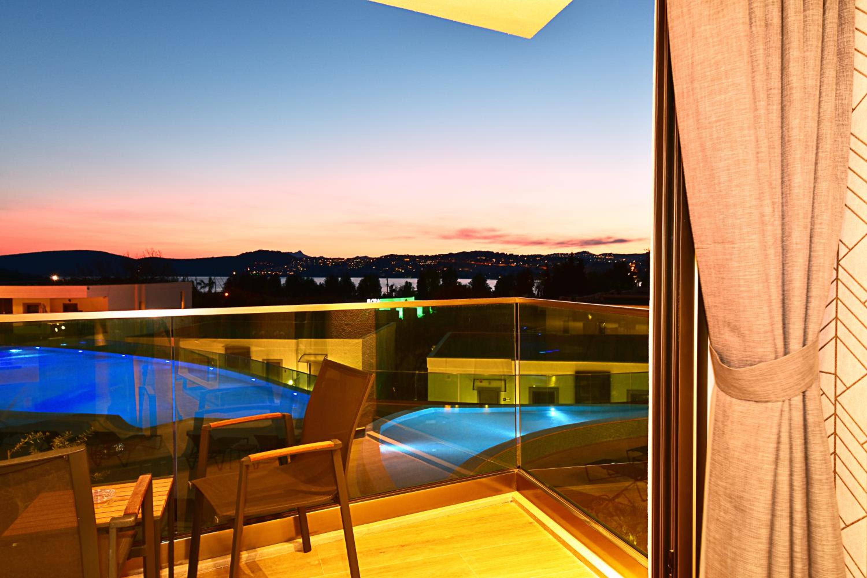 Two Bedroom Apartment with Seaview - Photo 19