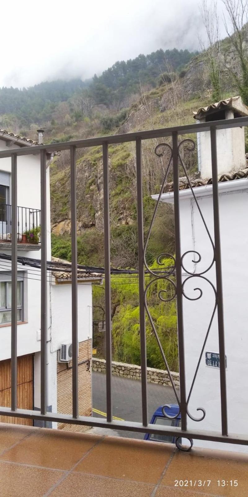 Apartment with Balcony - Photo 4