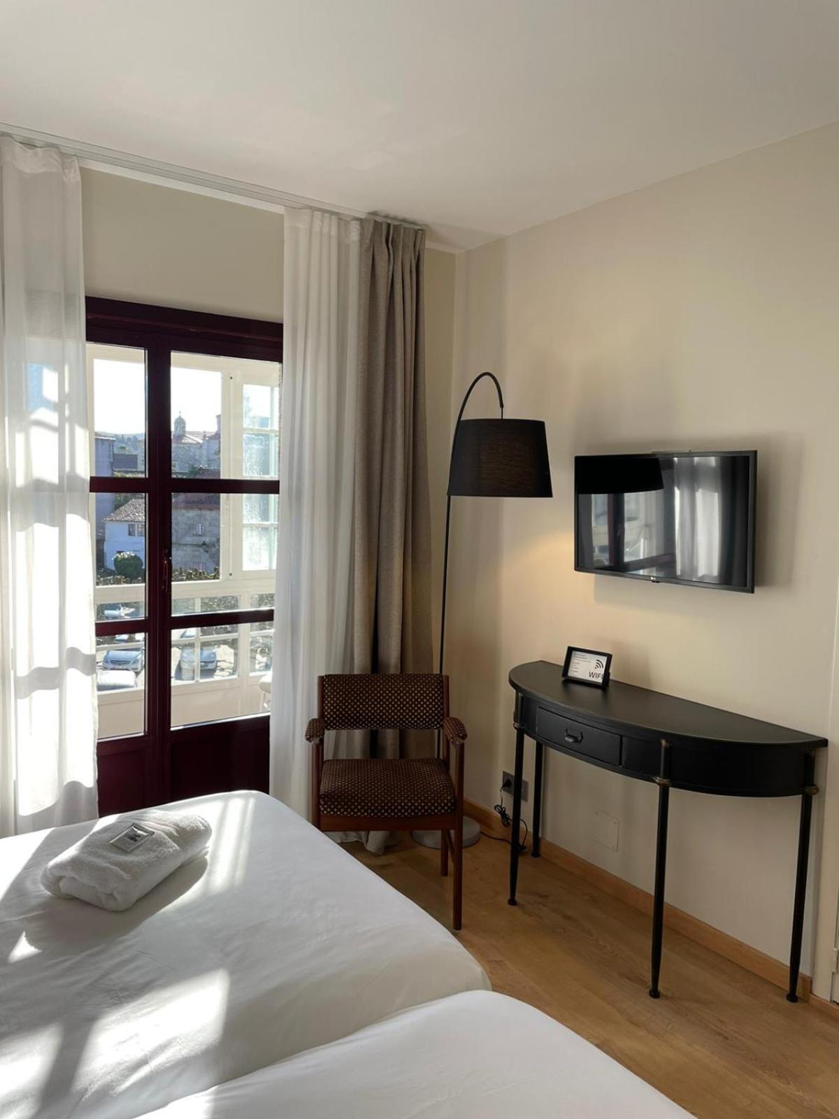 Twin Room with Private Bathroom photo 3
