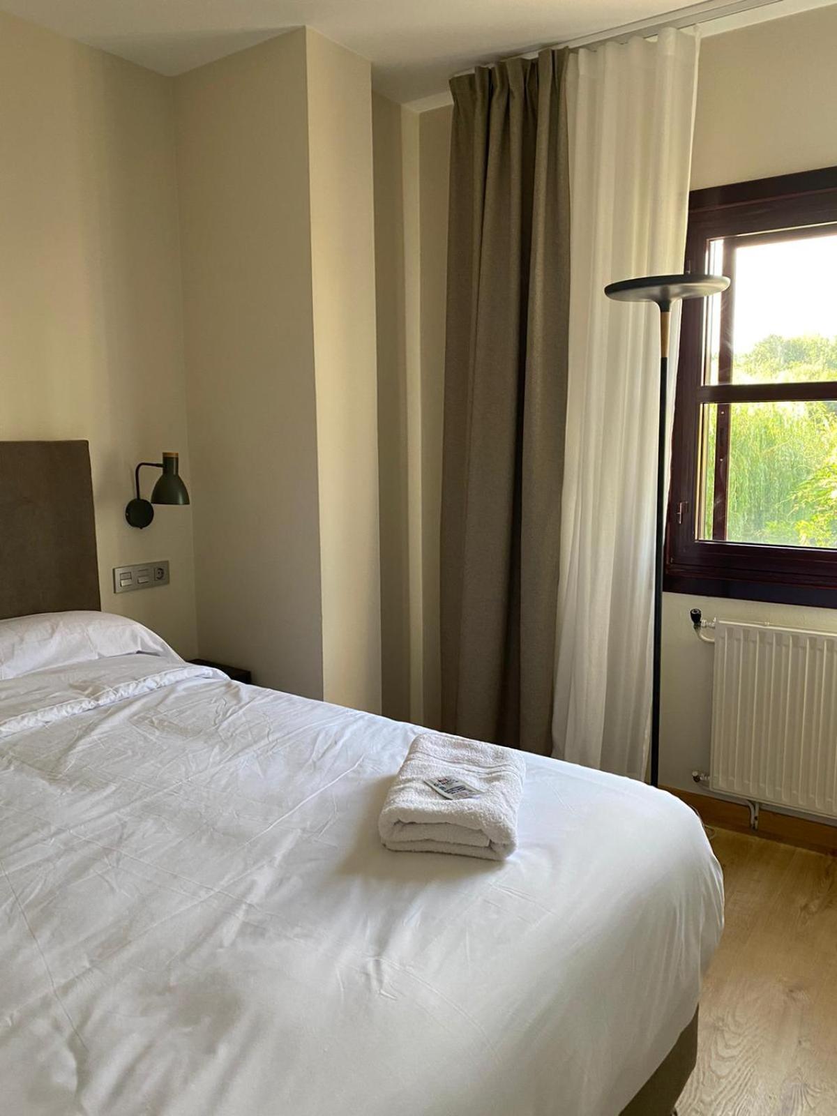 Single Room with Private Bathroom photo 2